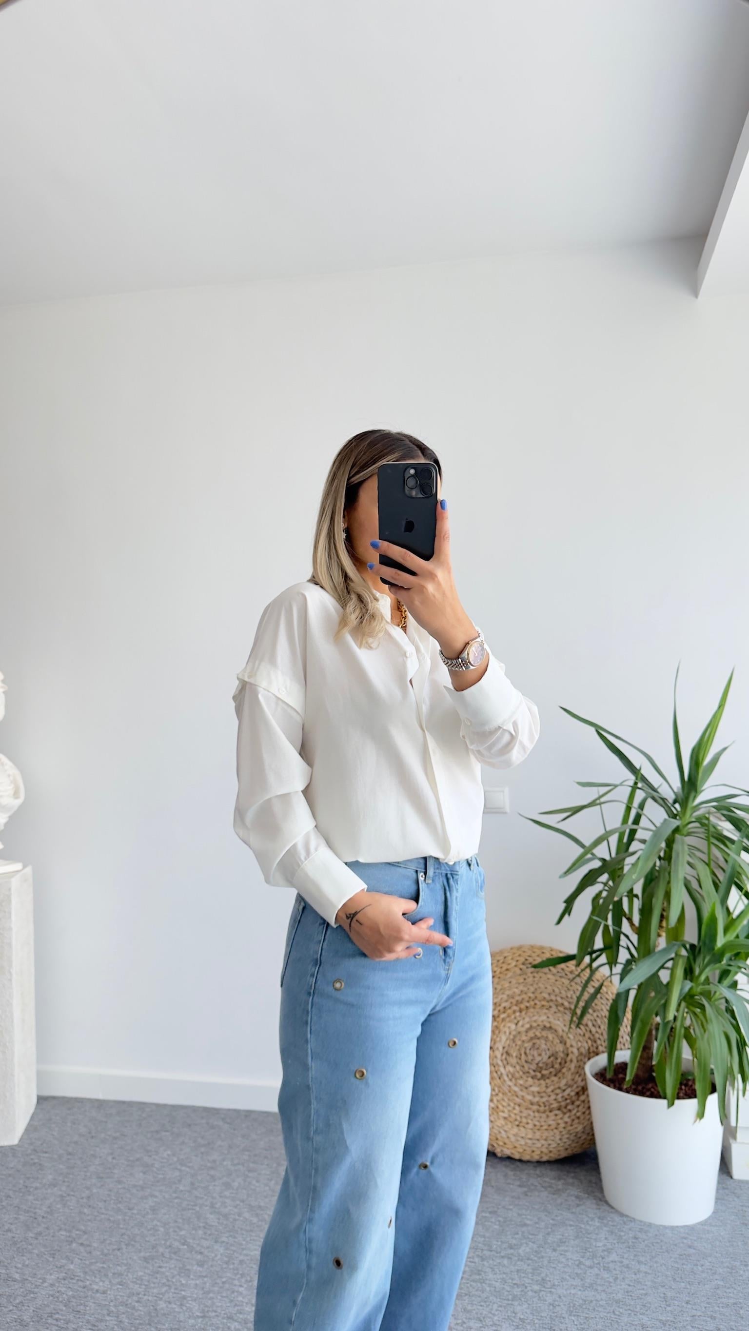 Omuzu Düğme Detaylı Beyaz Gömlek