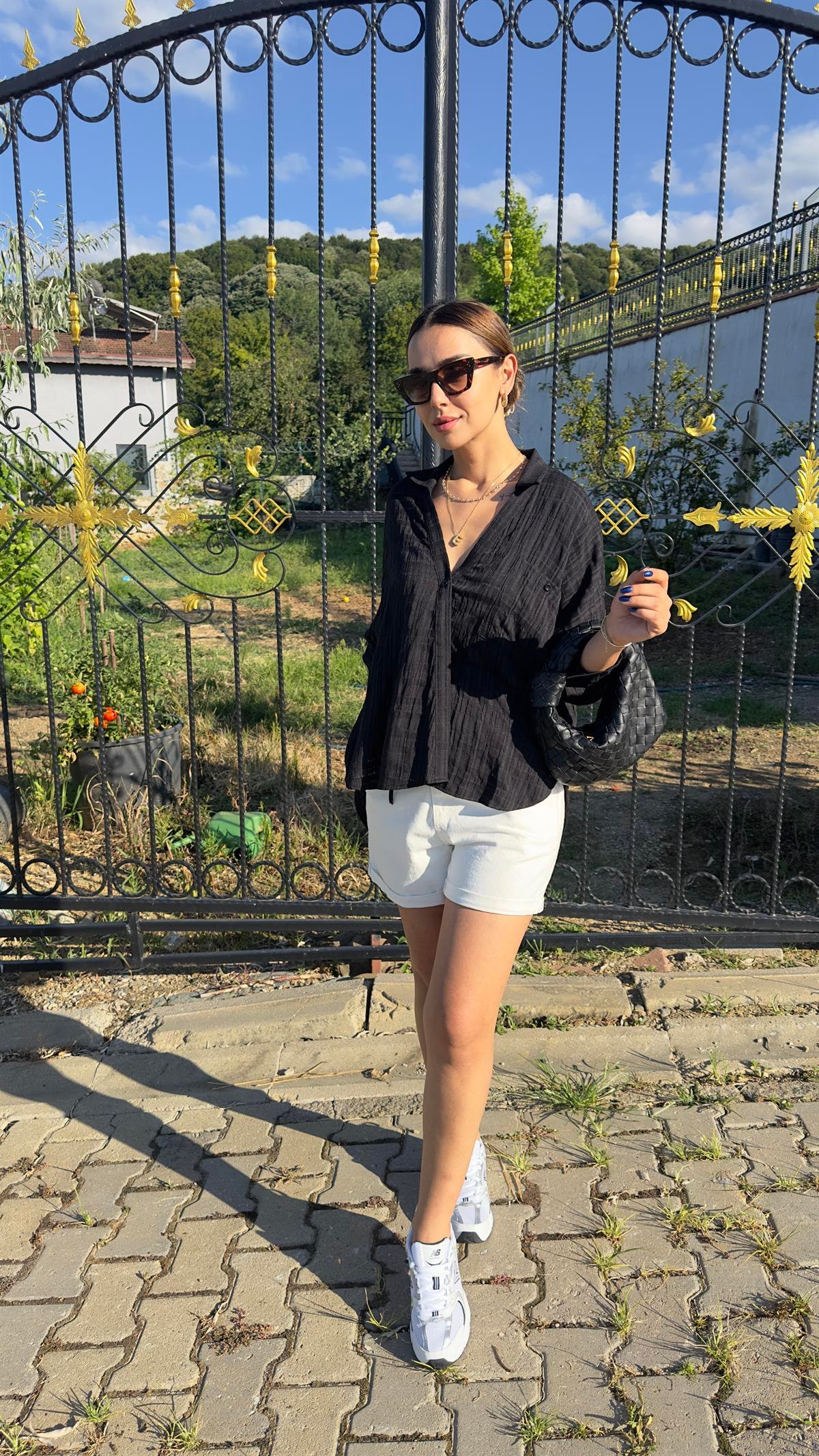 Önü Düğmeli Kruvaze Kareli Siyah Gömlek