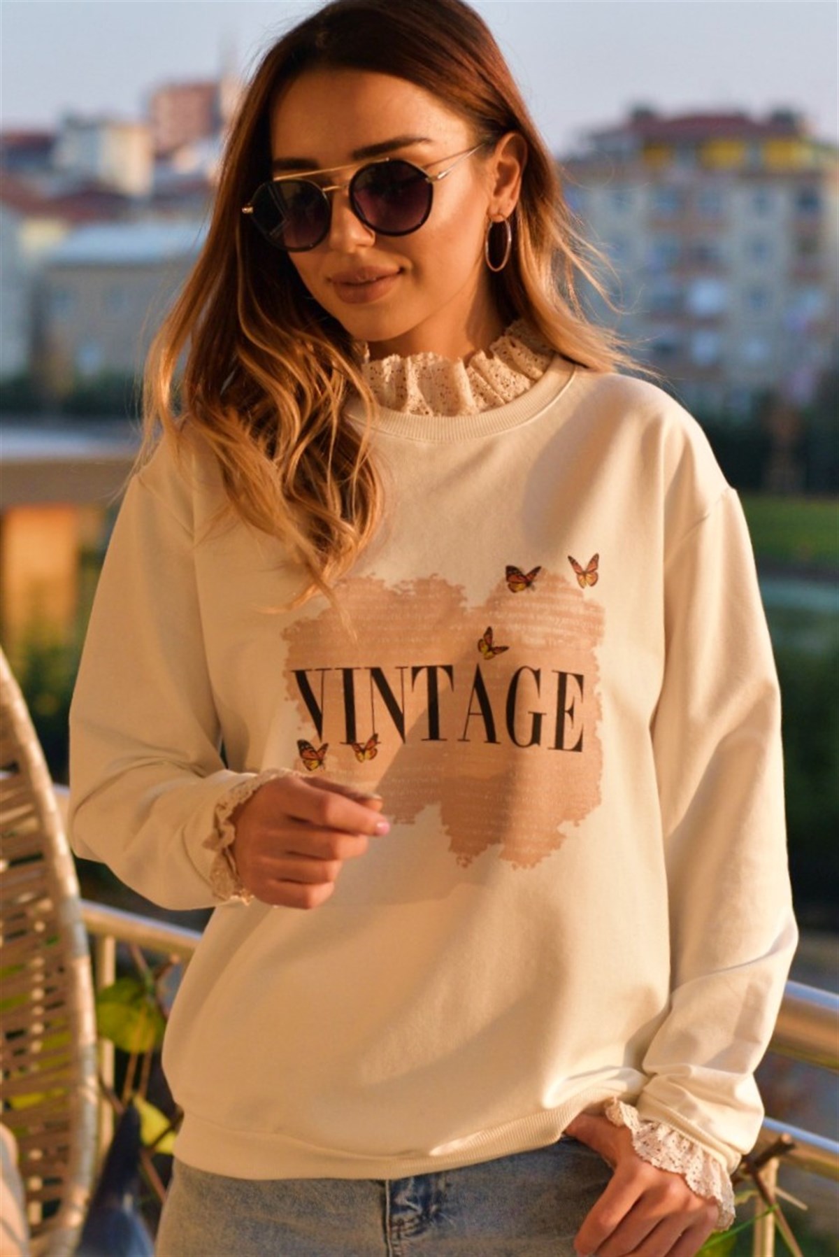 Dantelli Ekru Vintage Sweatshirt