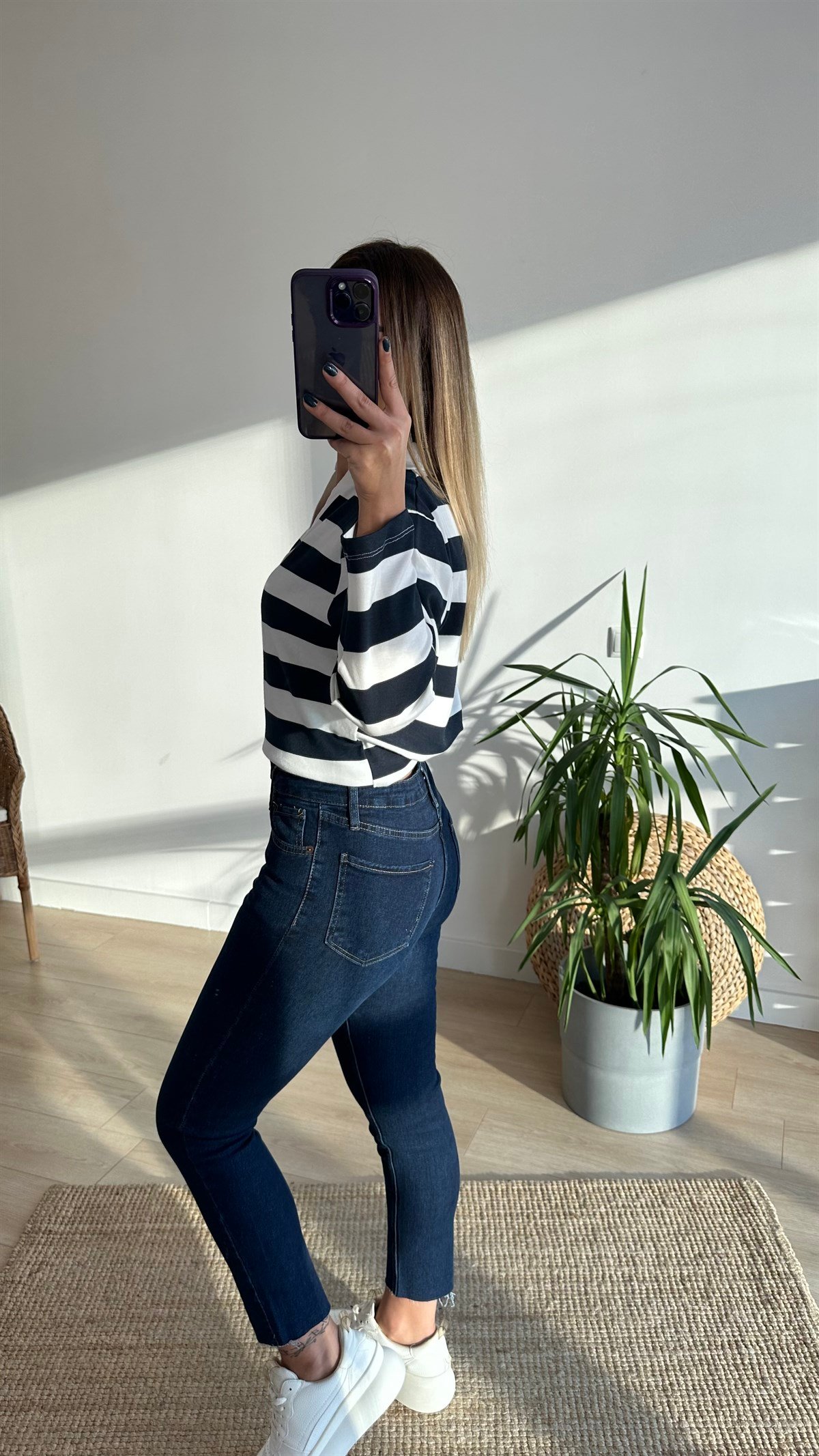 Paçası Kesik Lacivert Boyfit Jean