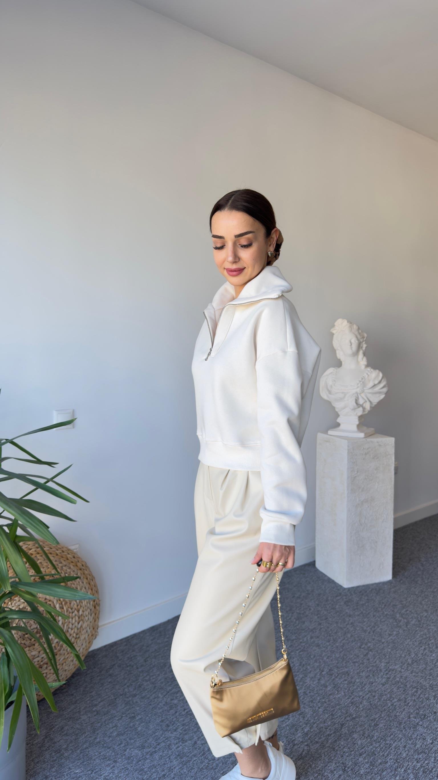 Dik Yaka Bej Fermuarlı Sweat