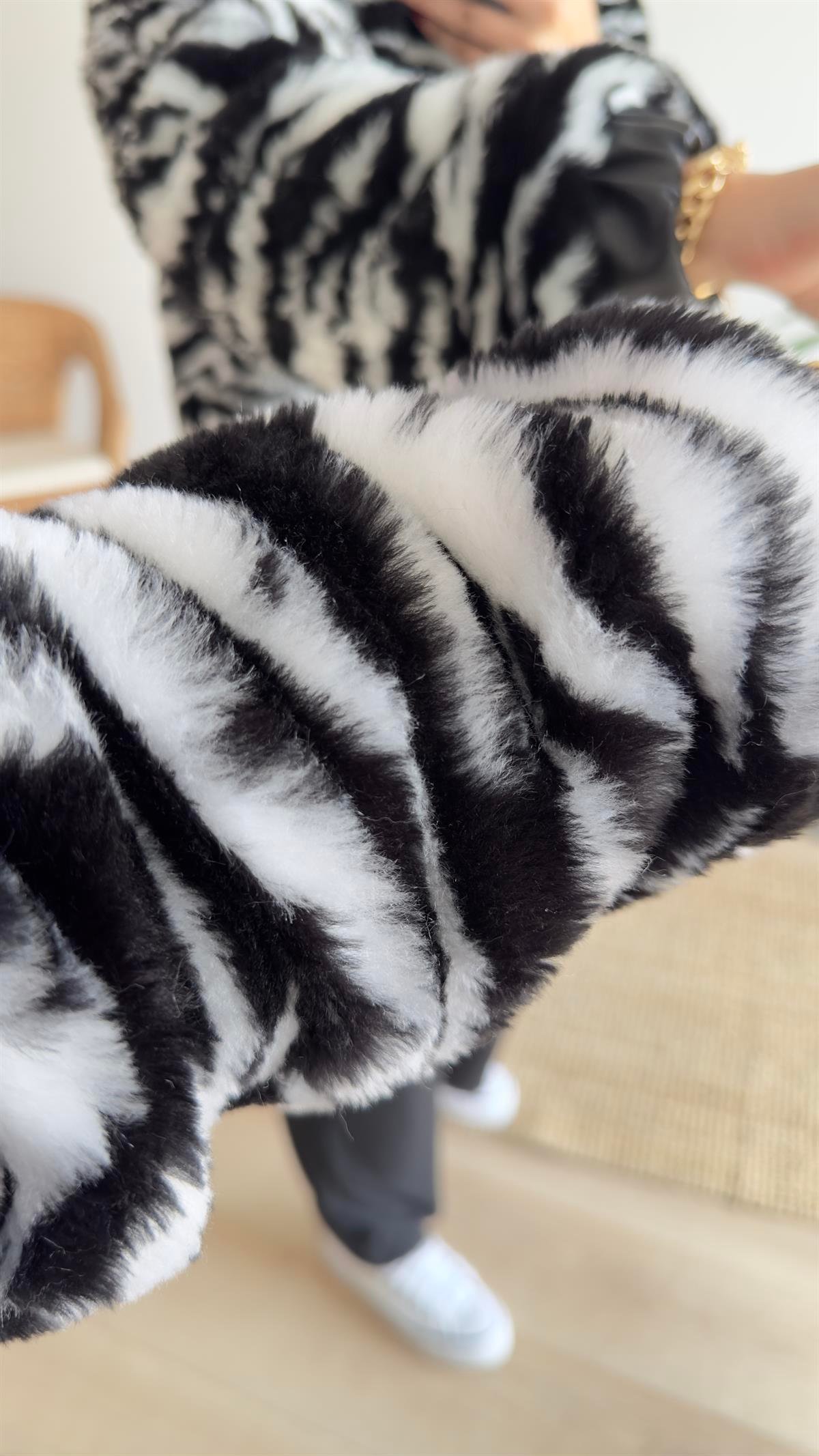 Deri Garnili Zebra Desen Peluş Mont