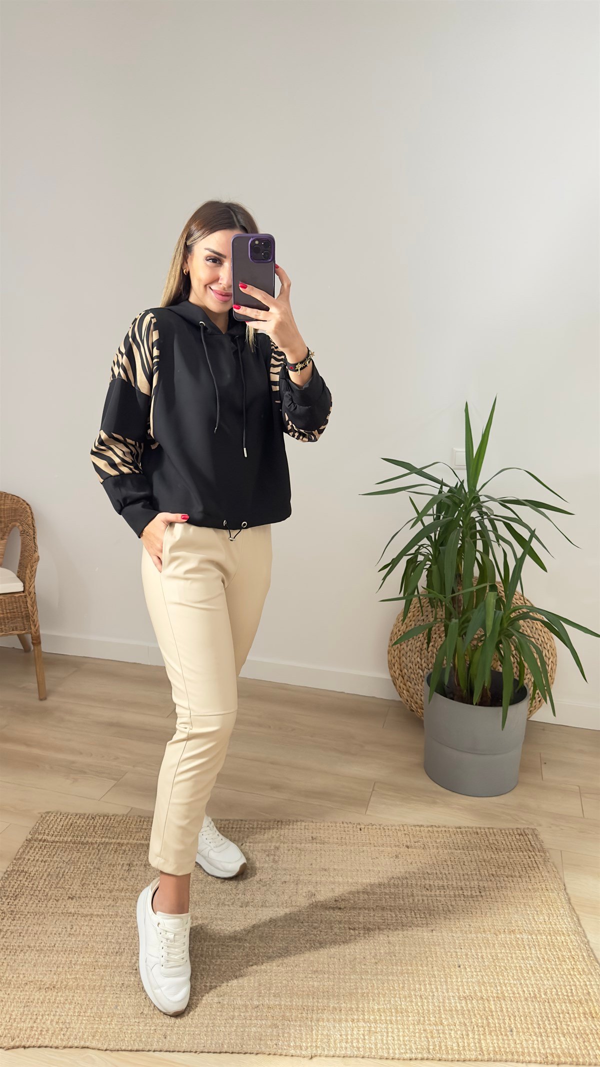 Kolları Zebra Detaylı Siyah Sweatshirt