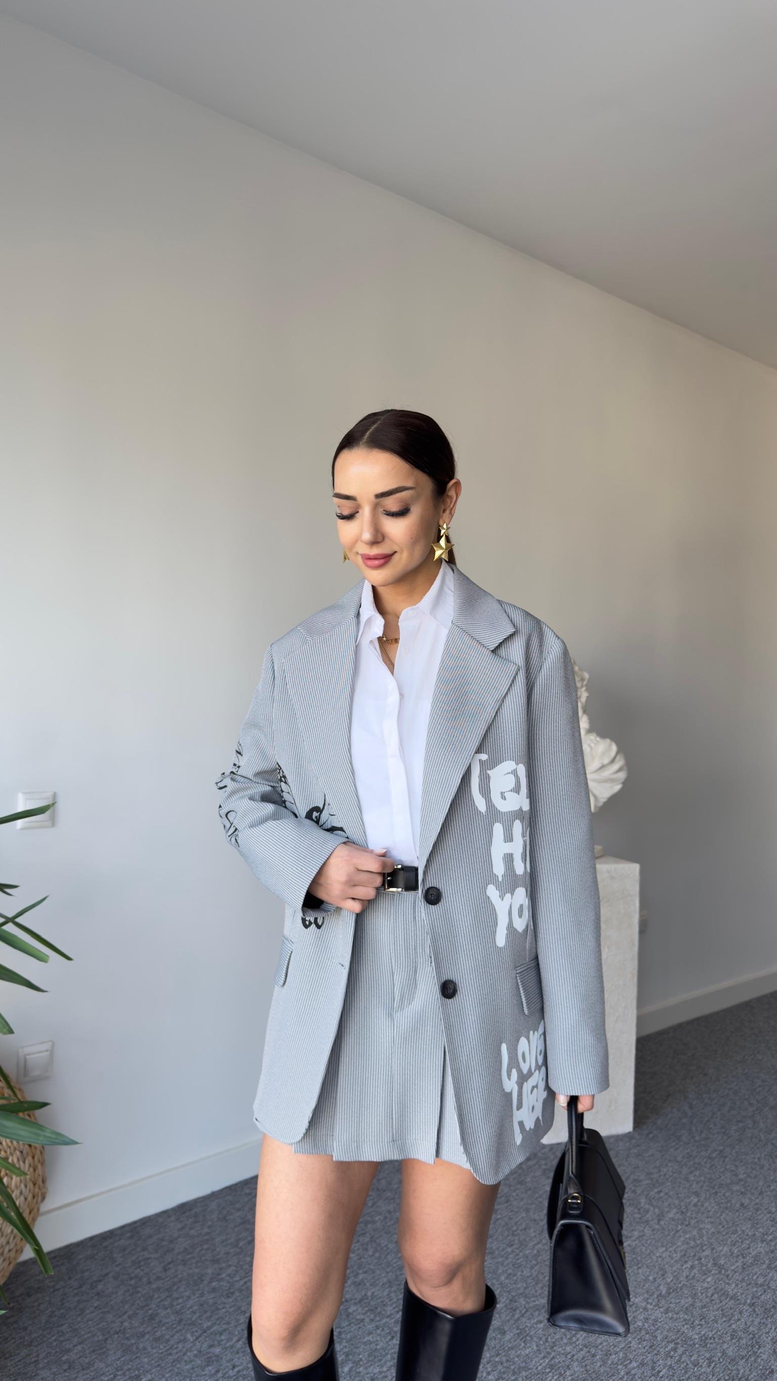 Graf Yazı Ve Baskı Detay Tasarım Çizgili Blazer 