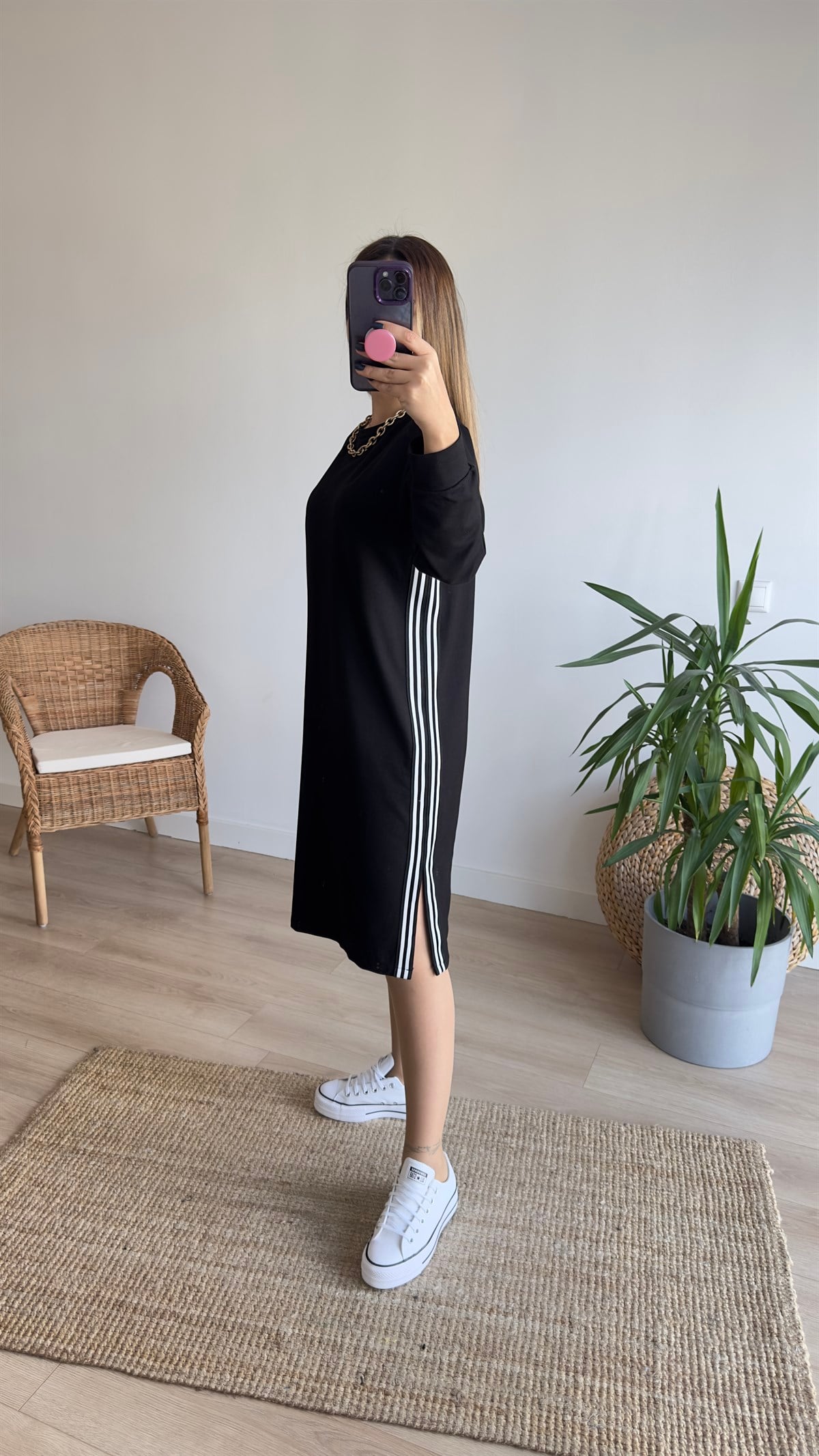 Yanı Şeritli Siyah Elbise 