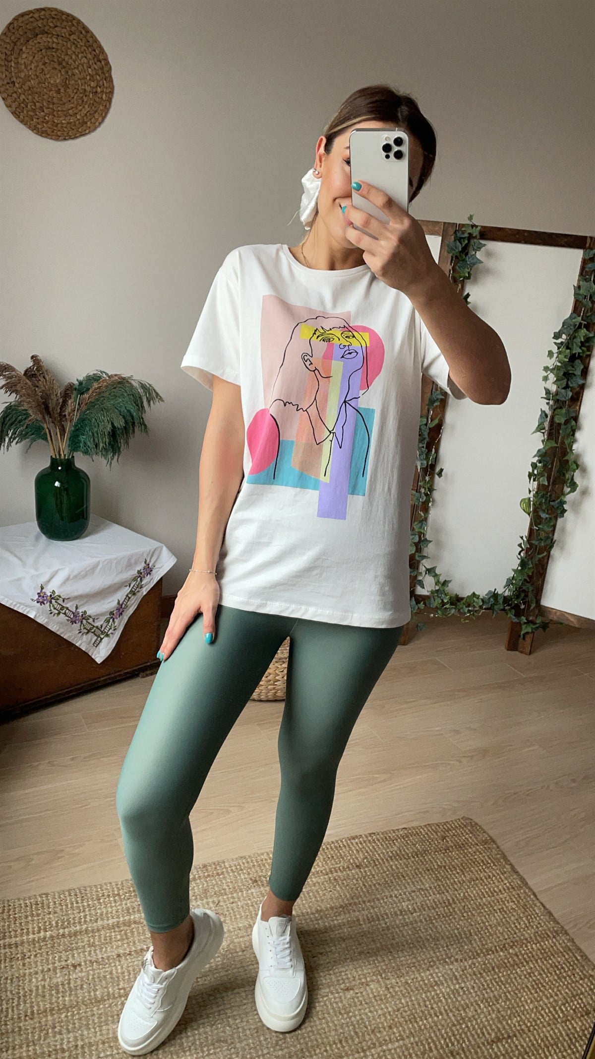 Renkli Kız Baskılı Tshirt