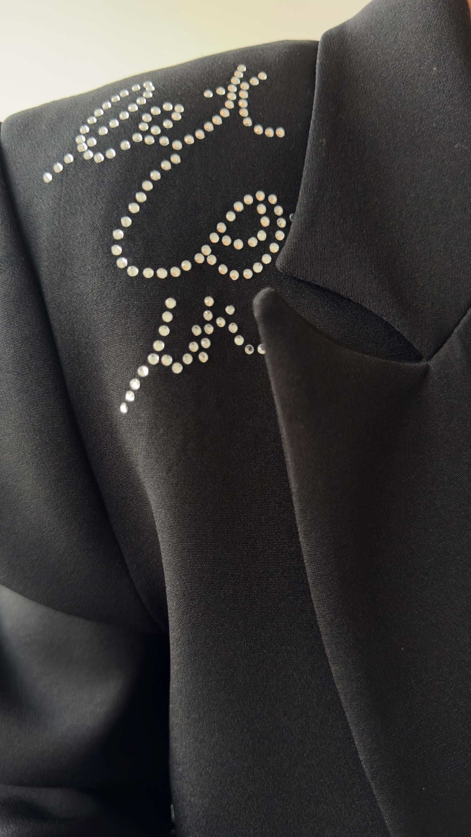 Taş Yazı Detaylı Siyah Tasarım Blazer