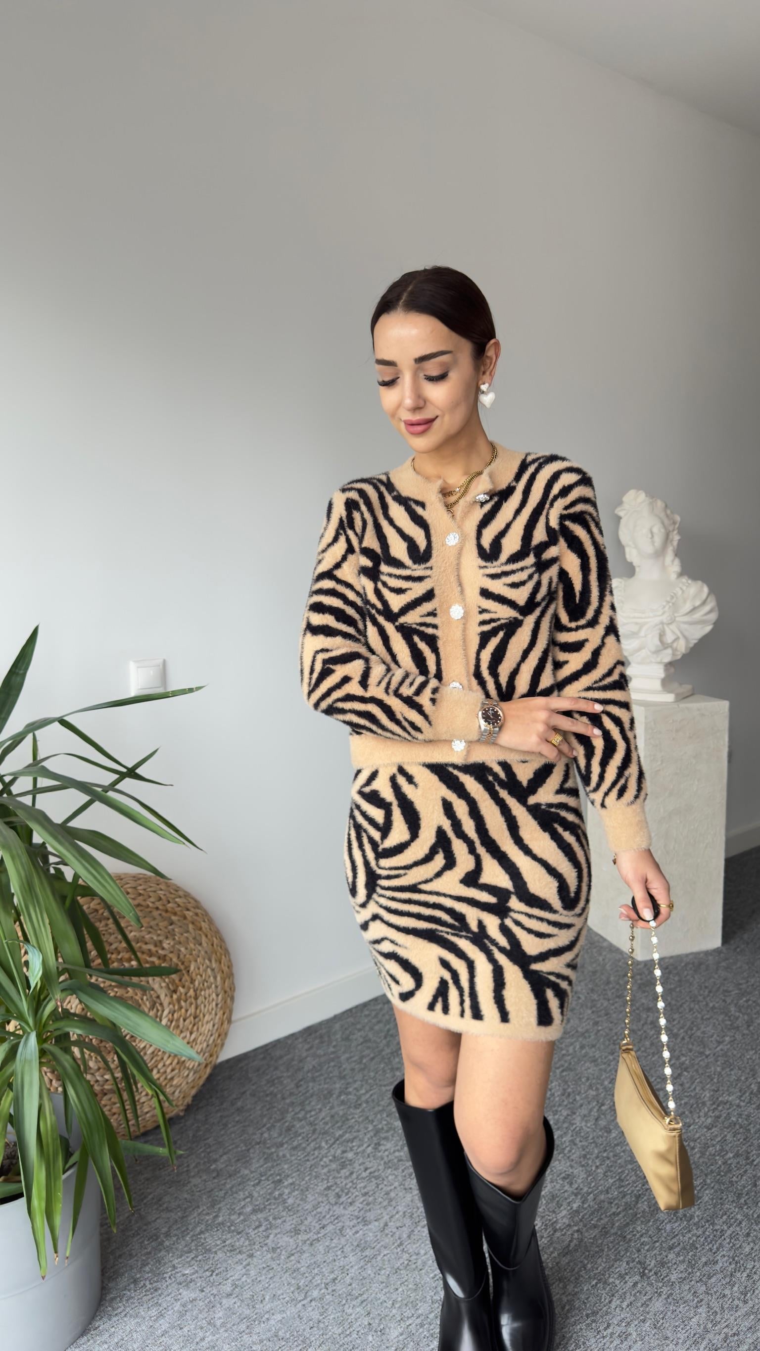 Zebra Desen Yumoş Sakallı Etekli Takım