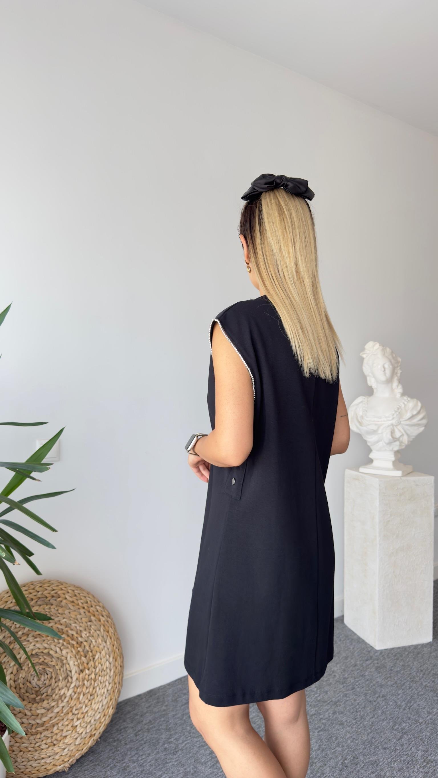Kolları Taşlı V Yaka Basic Elbise