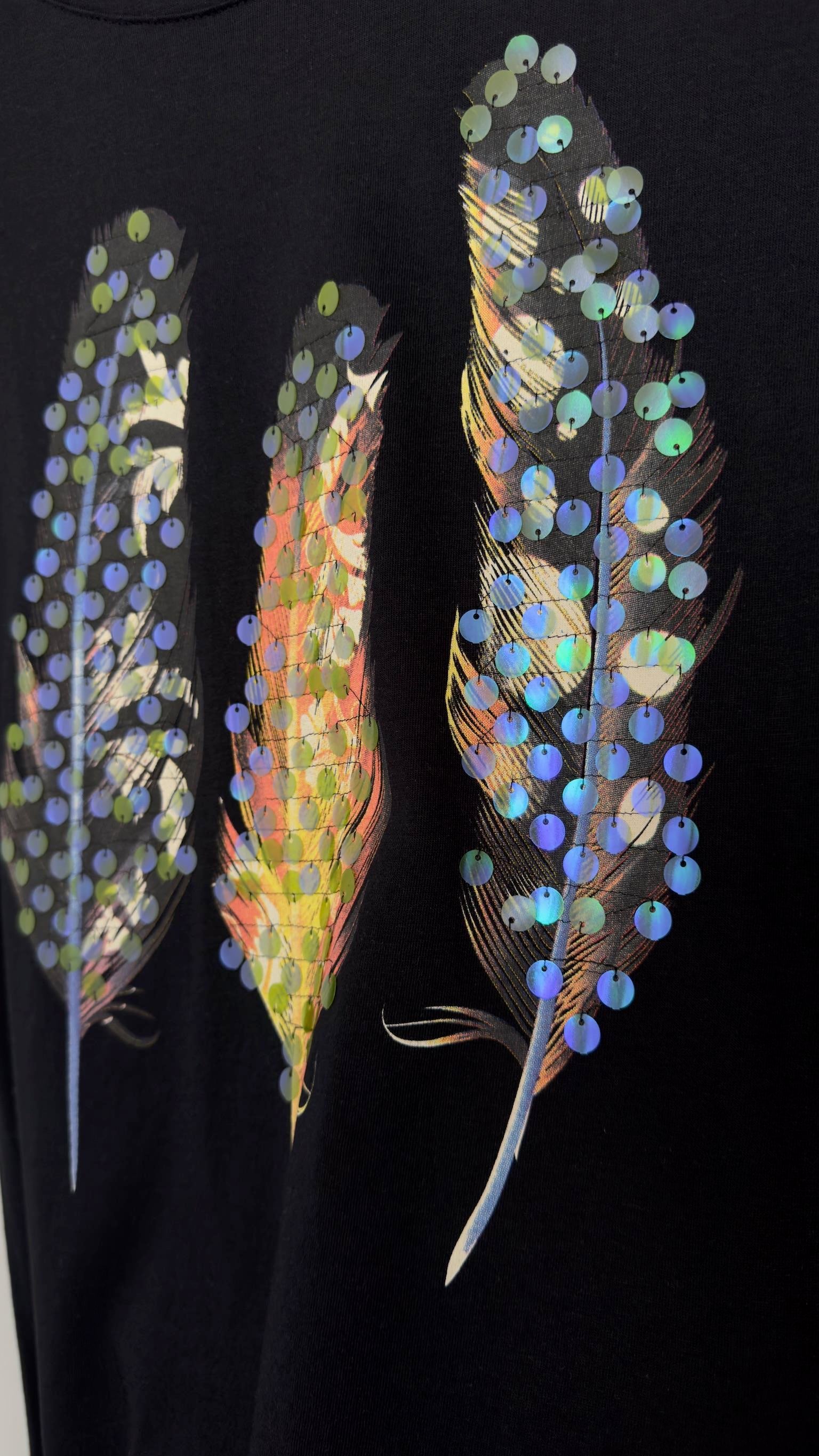 Renkli Kuş Tüyü Baskı Tshirt