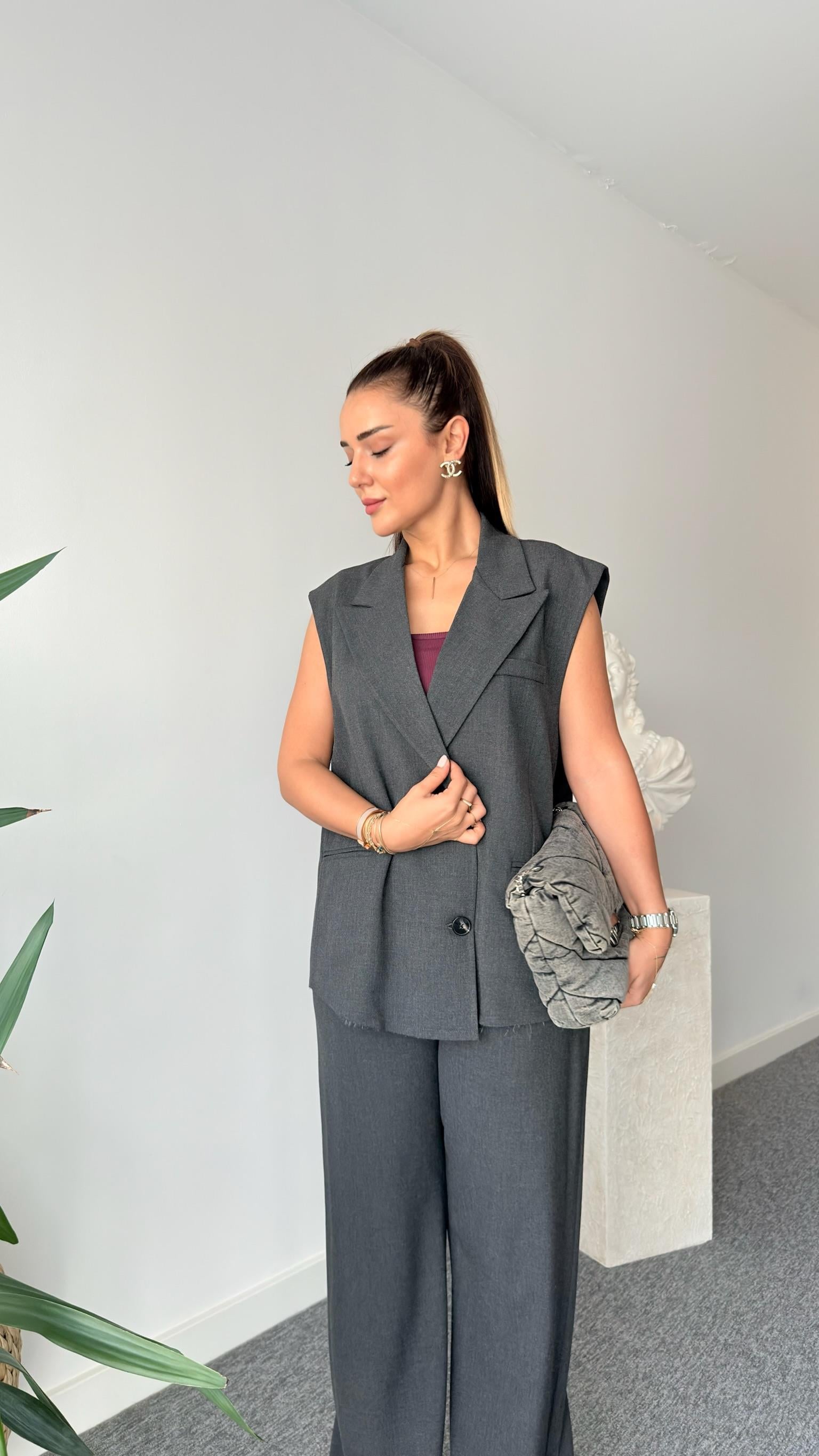 Teliga Sırt Yazı Şerit Detaylı Antrasit Yelek