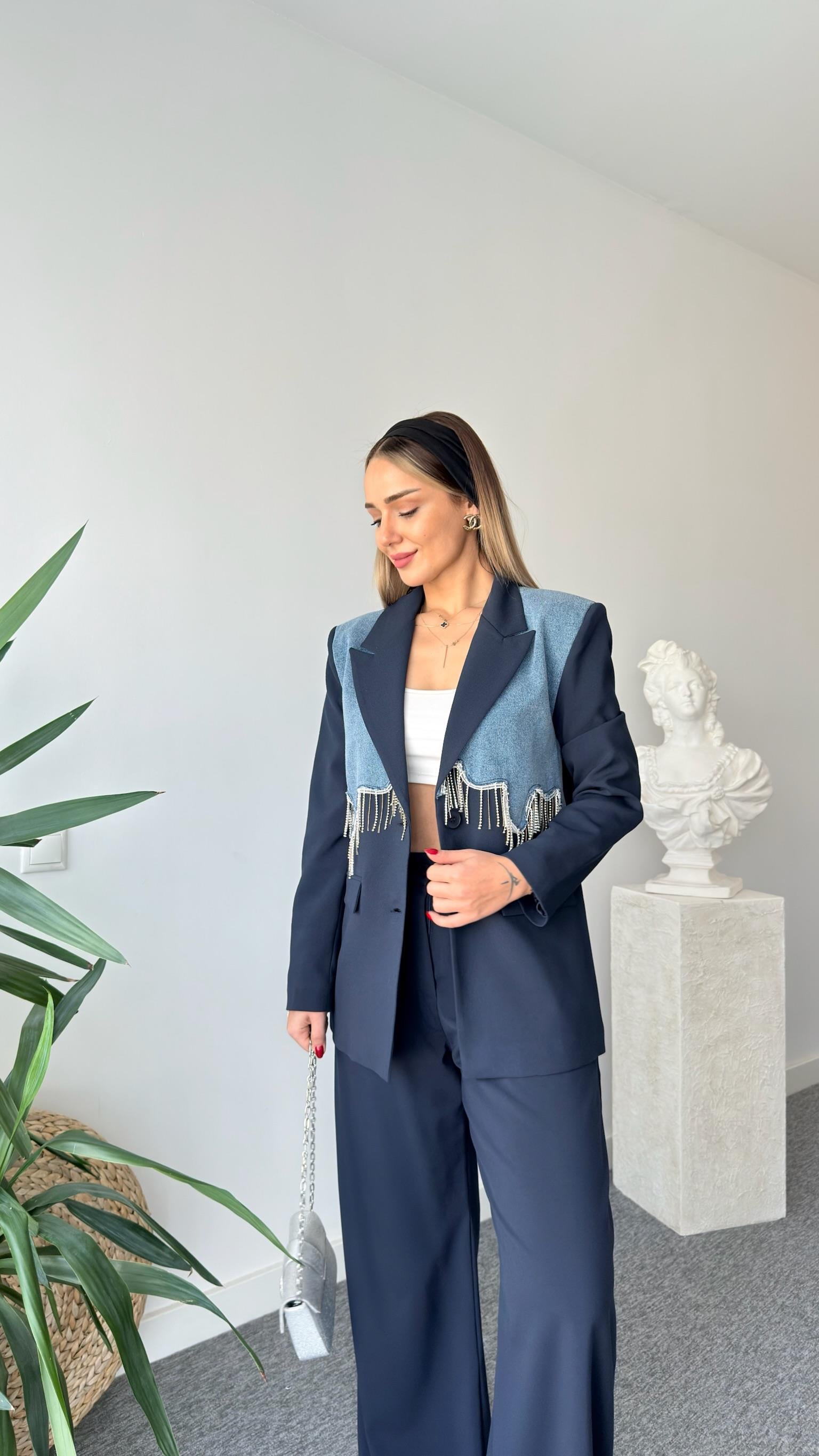 Nema Taş Detaylı Blazer Pantolon Takım