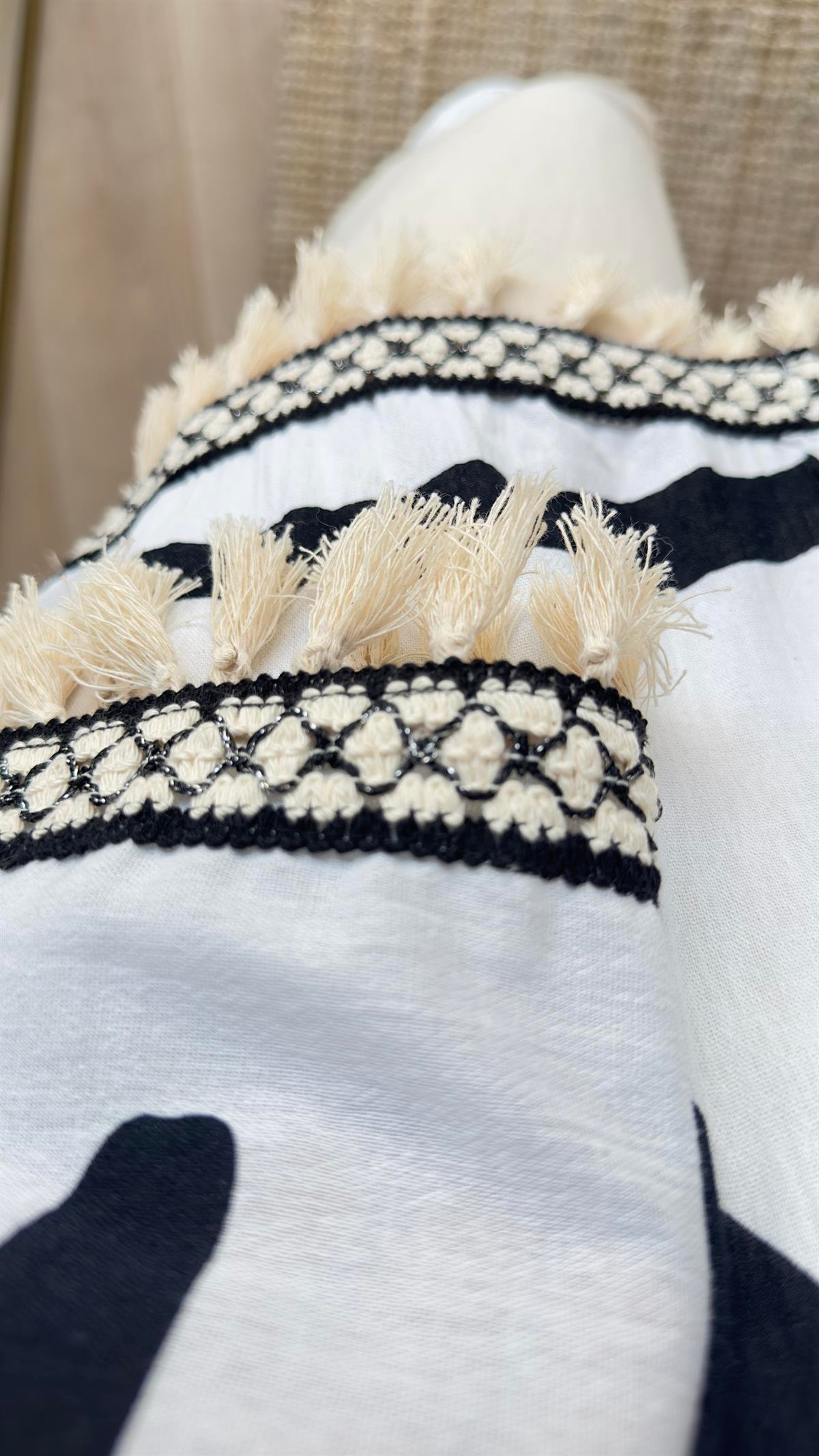 Kolları Püsküllü Keten Ceket