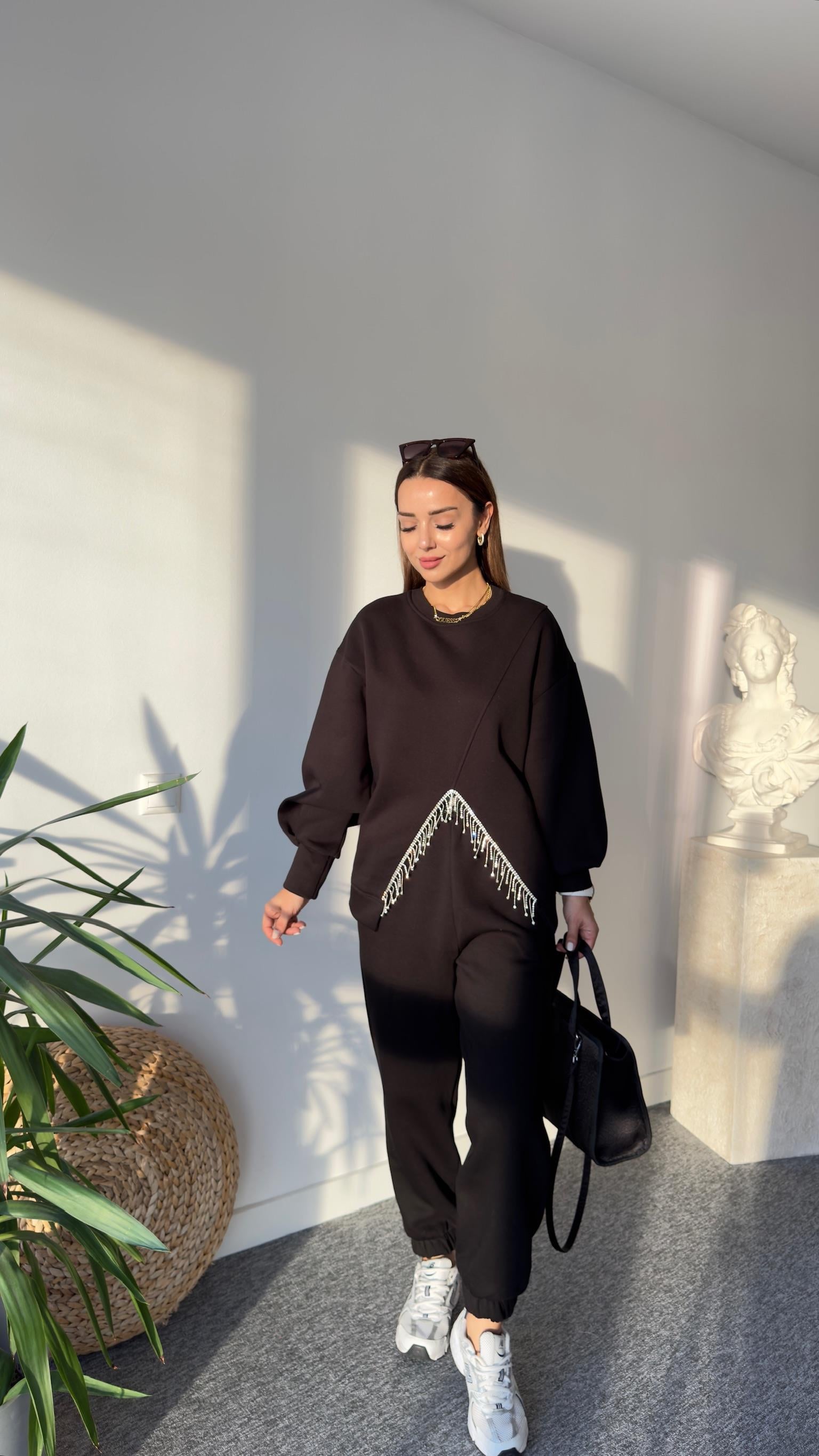 Siyah V Taş Detaylı Sweatshirt