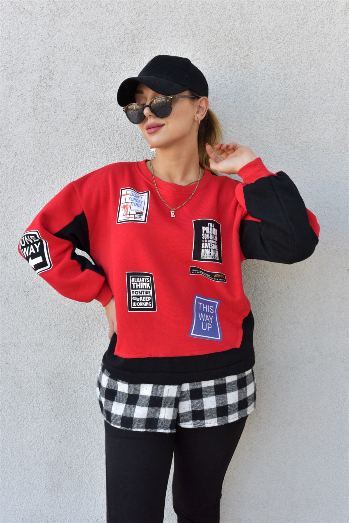 Etiket Detaylı Kırmızı Sweatshirt