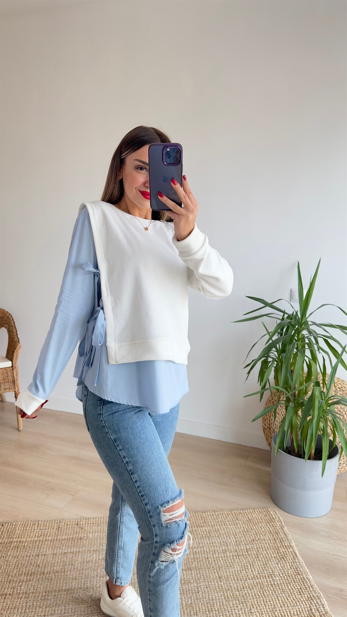 Mavi Gömlek Detaylı Beyaz Sweat