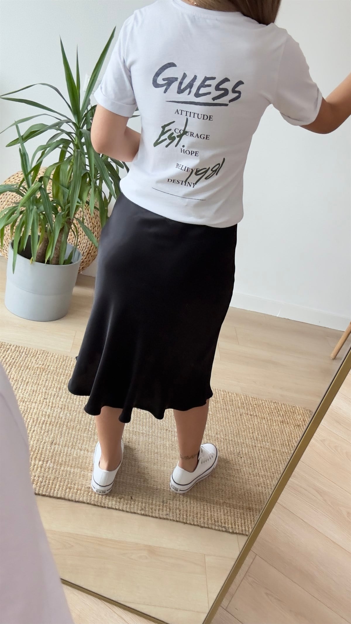  Sırtı Yazılı Beyaz Tshirt