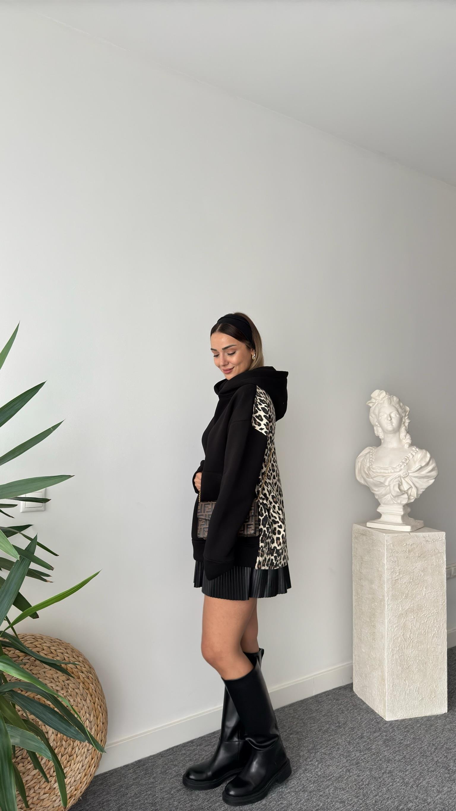 Lagos Sırt Leopar Detaylı Siyah Sweatshirt