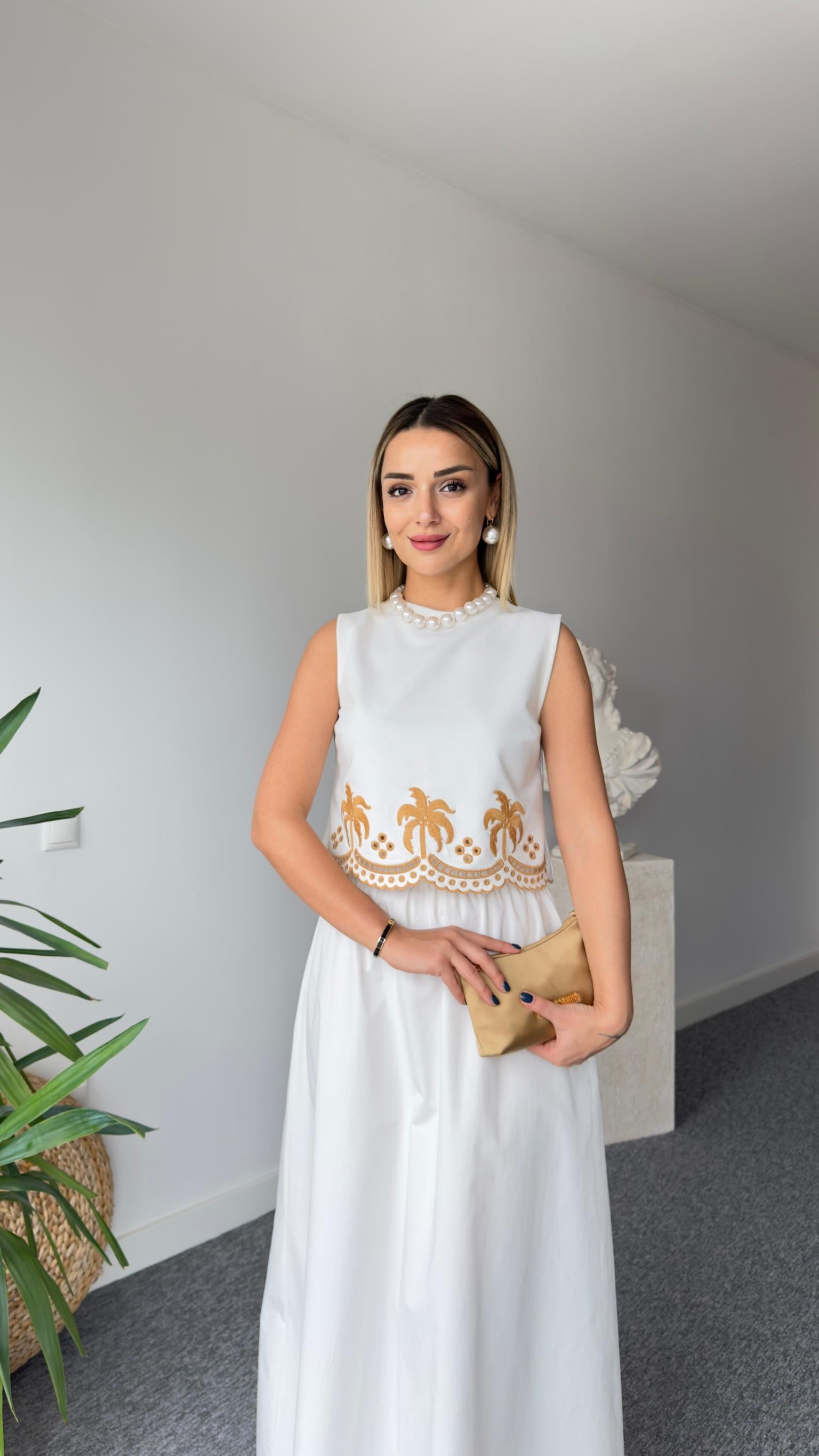 Beyaz Beli Lastikli Kloş Etek