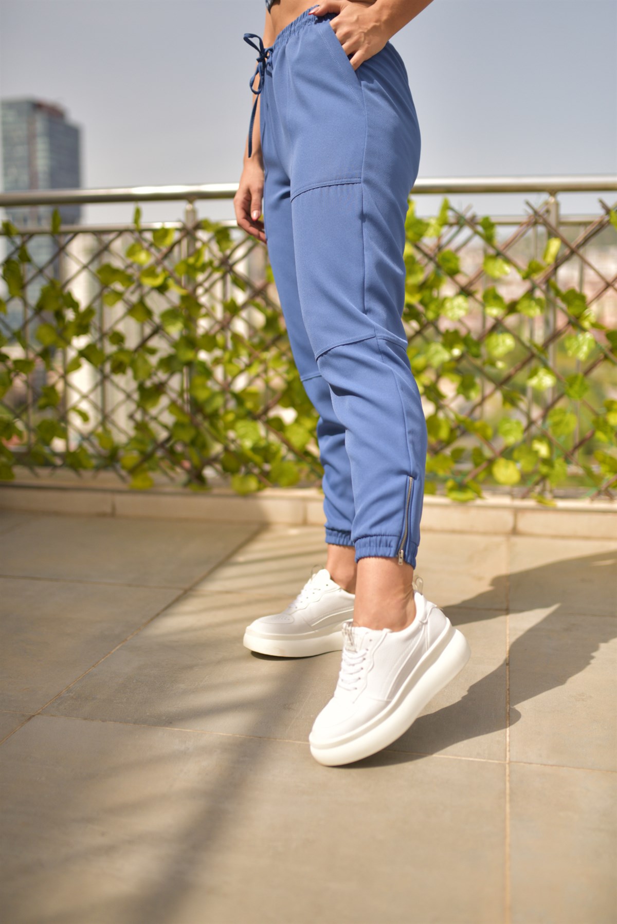 Paça Fermuar Detaylı Mavi Jogger Pantolon