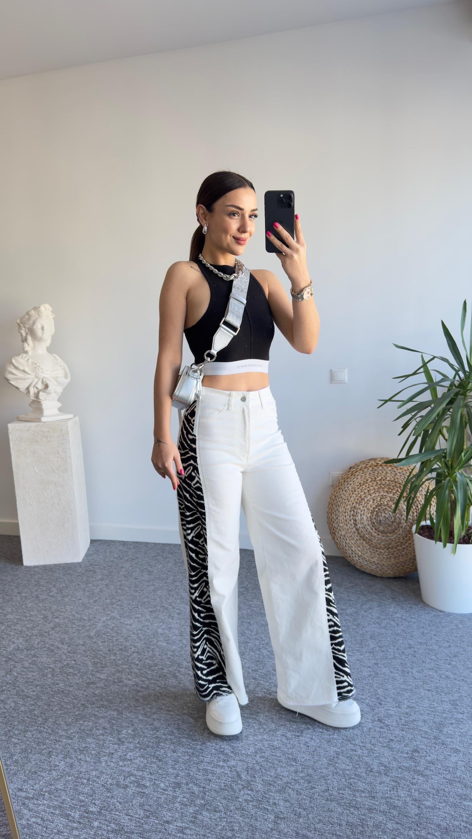 Zebra Şerit Detaylı Beyaz Jean