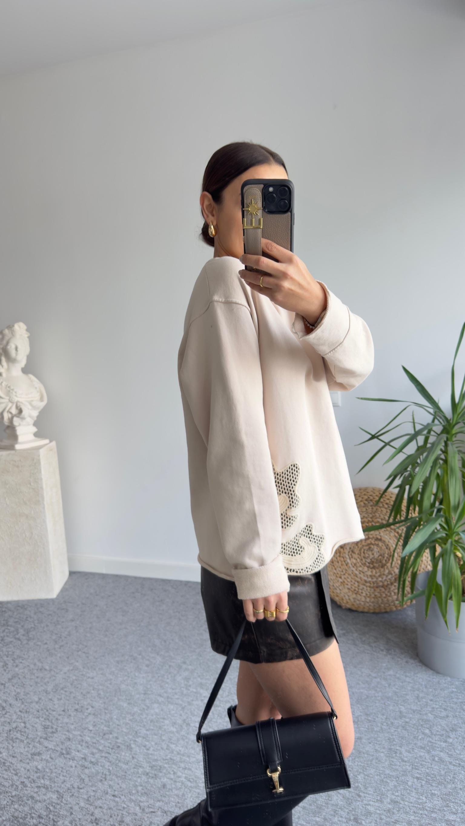 Marka Model Aplike Detay Bej Sweat
