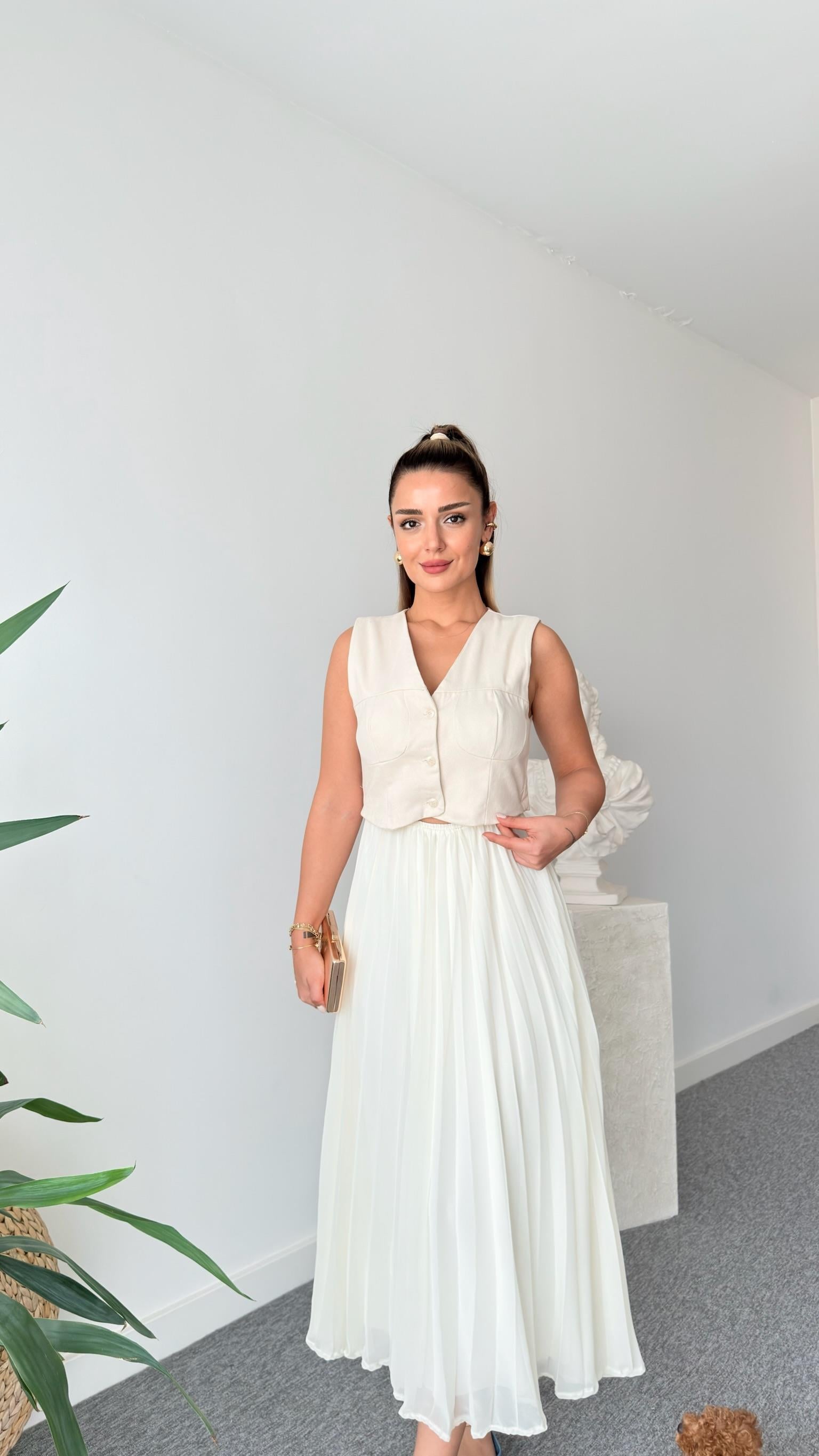 Marka Model Yelek Detaylı Pileli Krem Elbise 