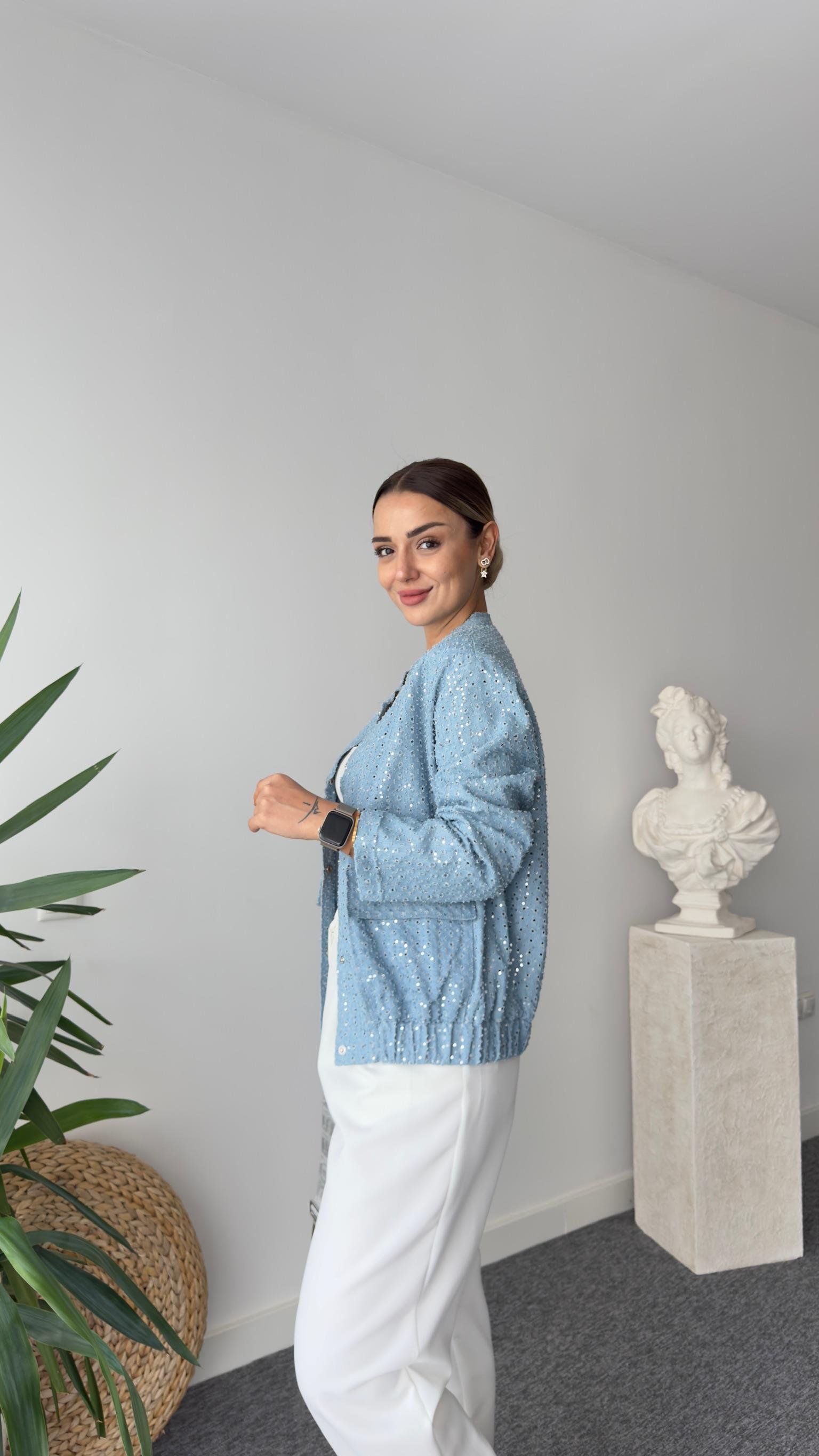 Pul Detaylı Astarlı Mevsimlik Denim Mont