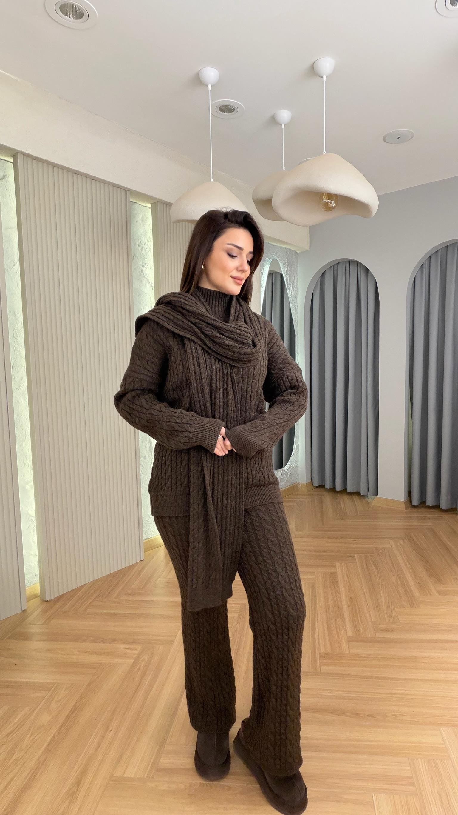 Kahve Atkılı Üçlü Triko Takım