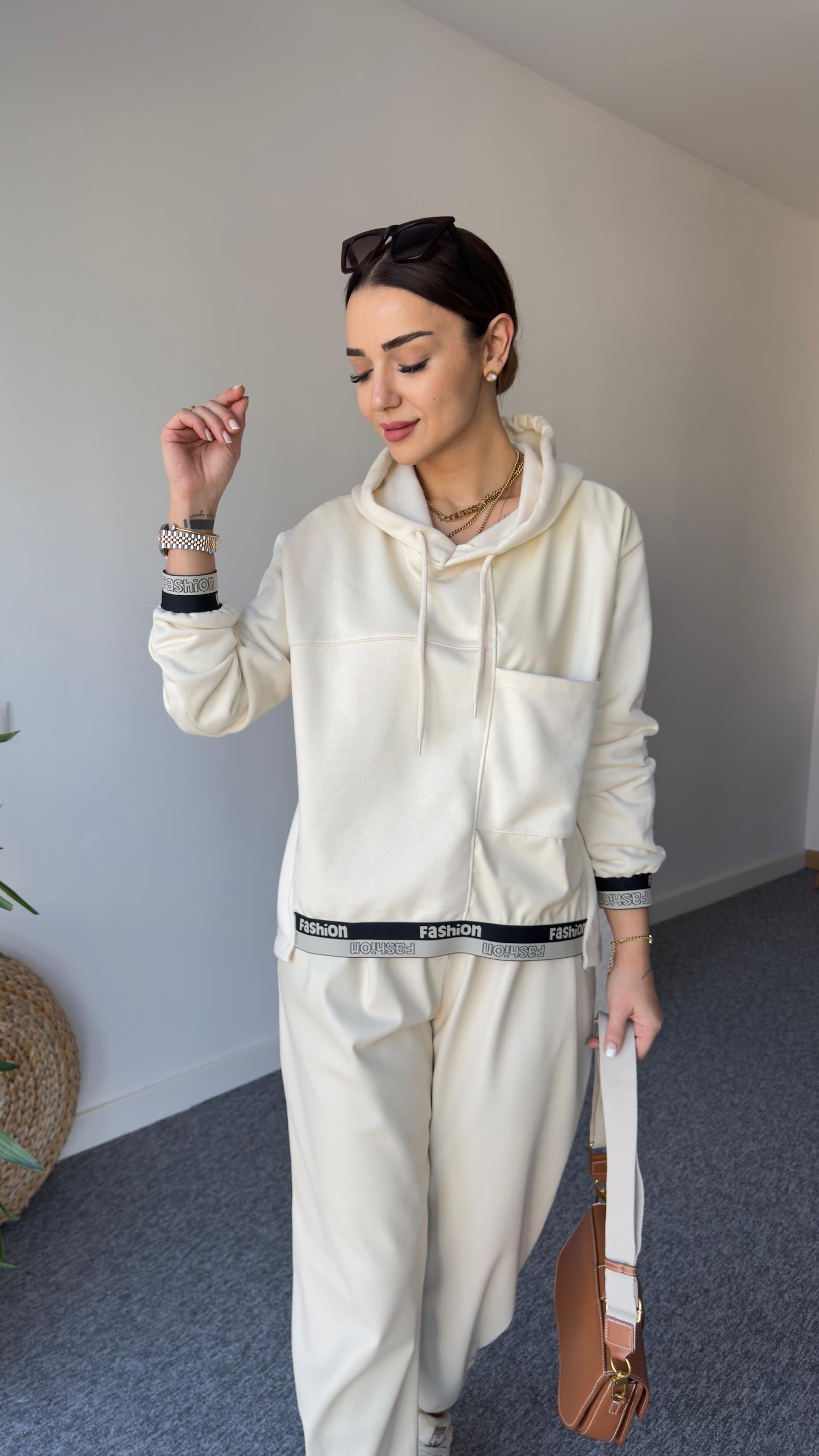 Yazı Ve Deri Detaylı Bej Sweat