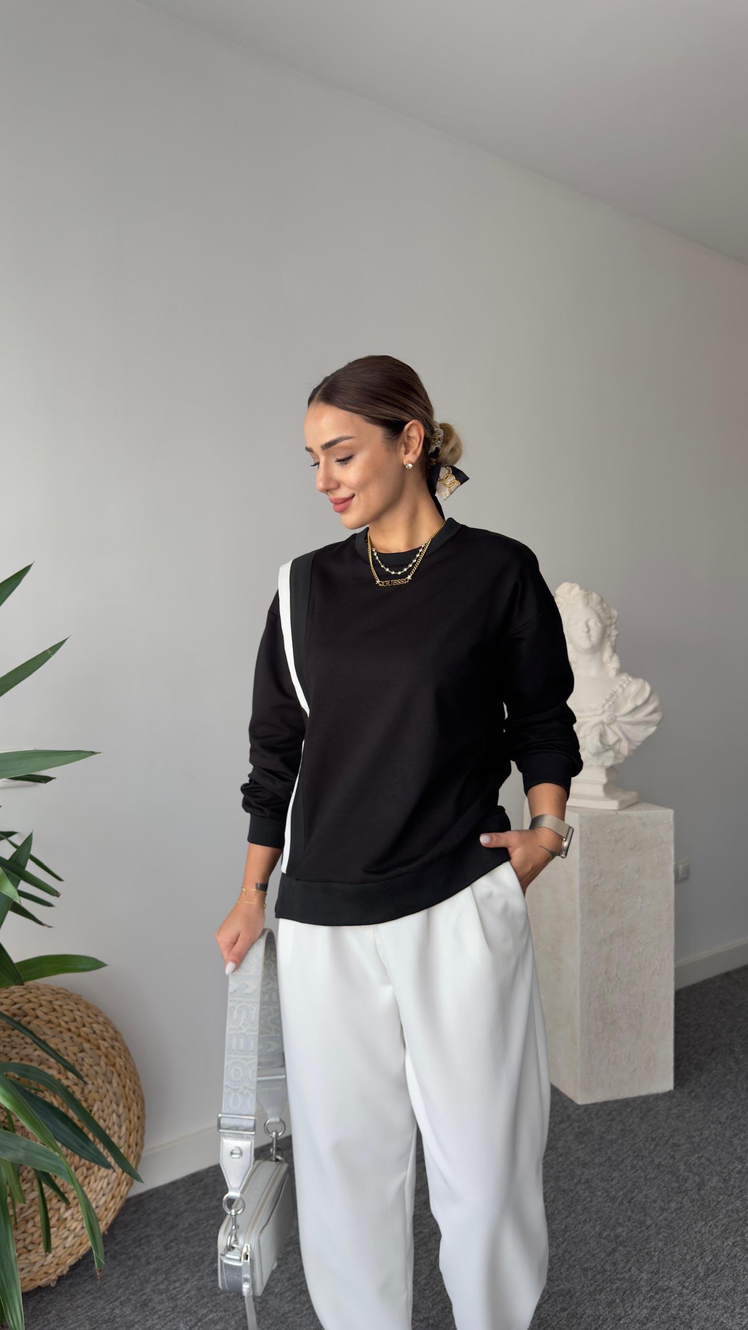 Marka Model Bantlı Siyah Sweatshirt