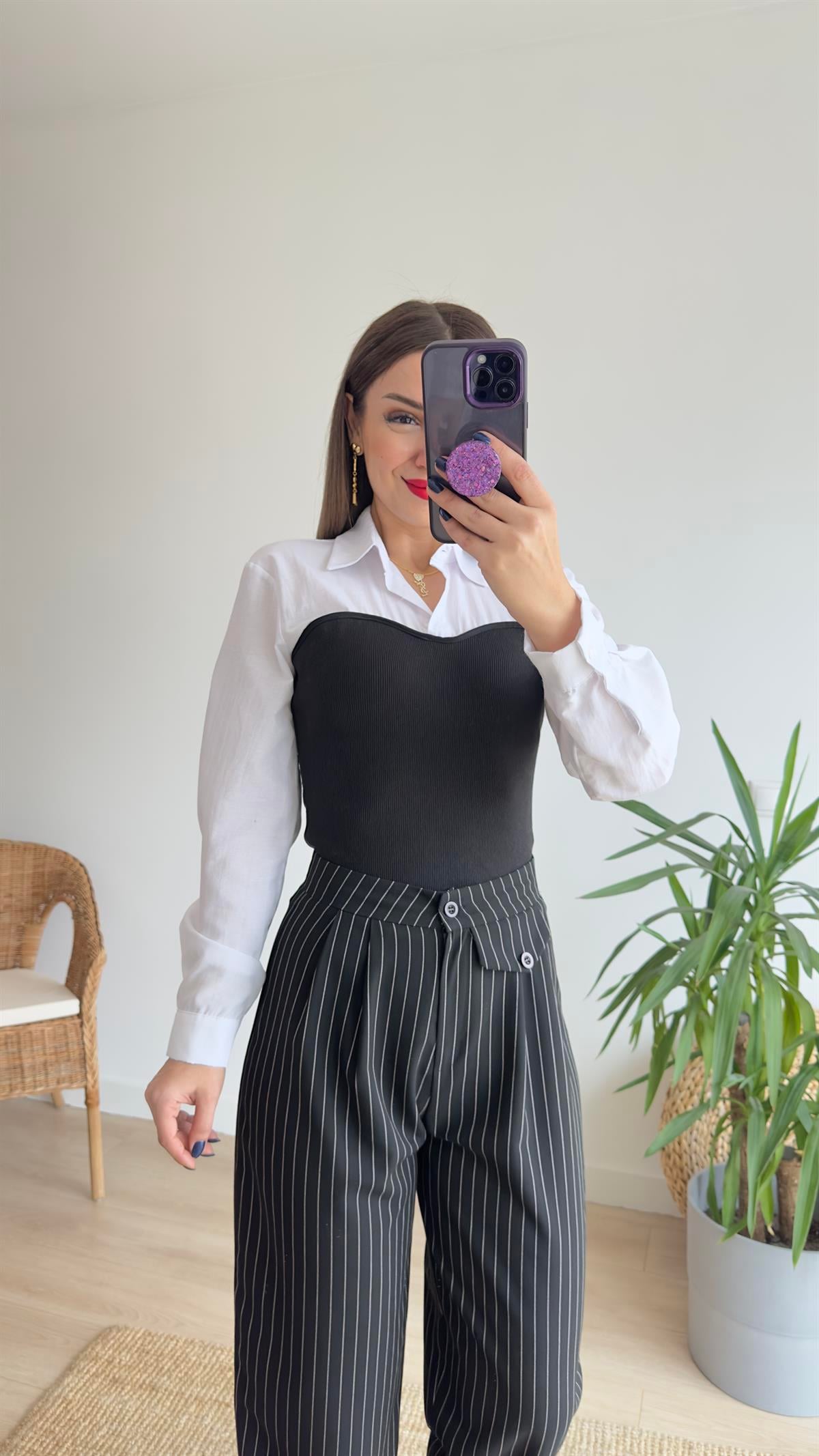 Triko Detaylı Beyaz Gömlek