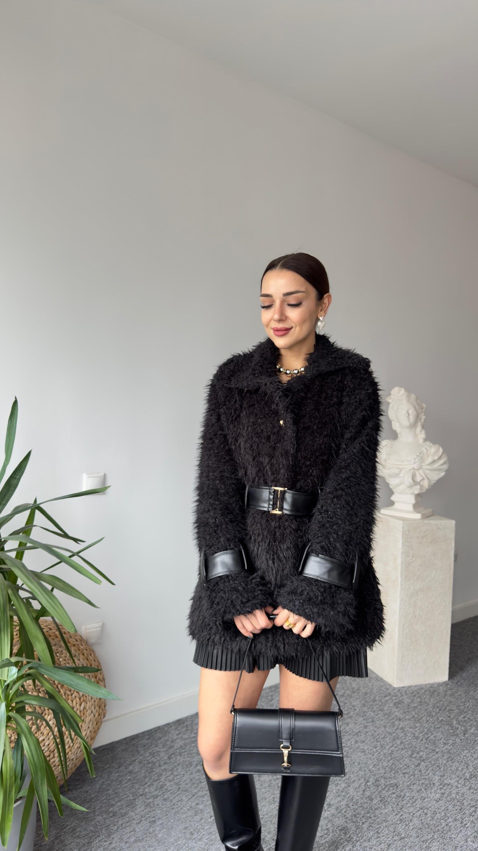 Premıum Deri Detaylı Siyah Peluş Mont (Ön Sipariş Ürünü)