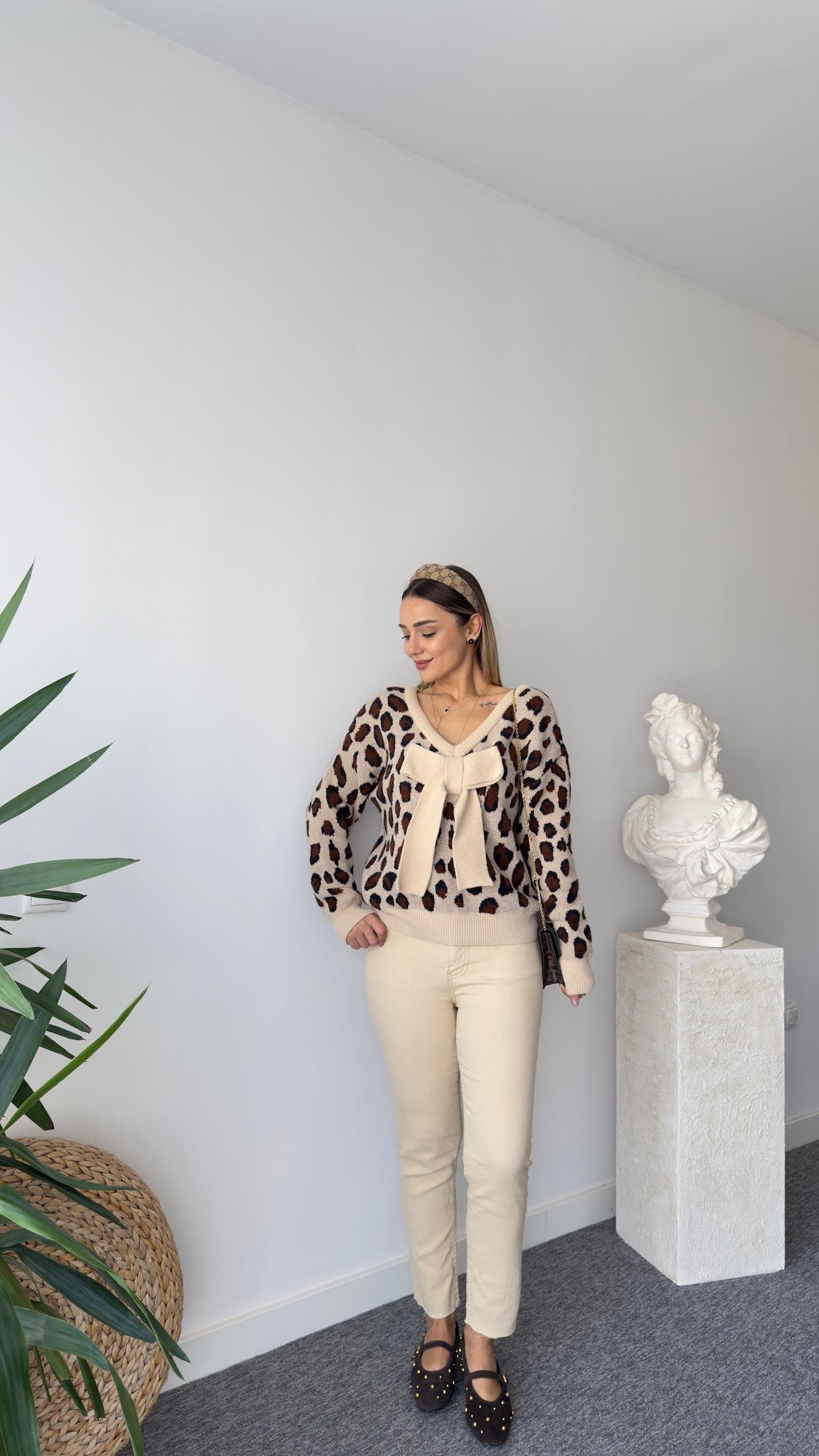 Fiyonk Detaylı Soft Doku Leopar Kazak