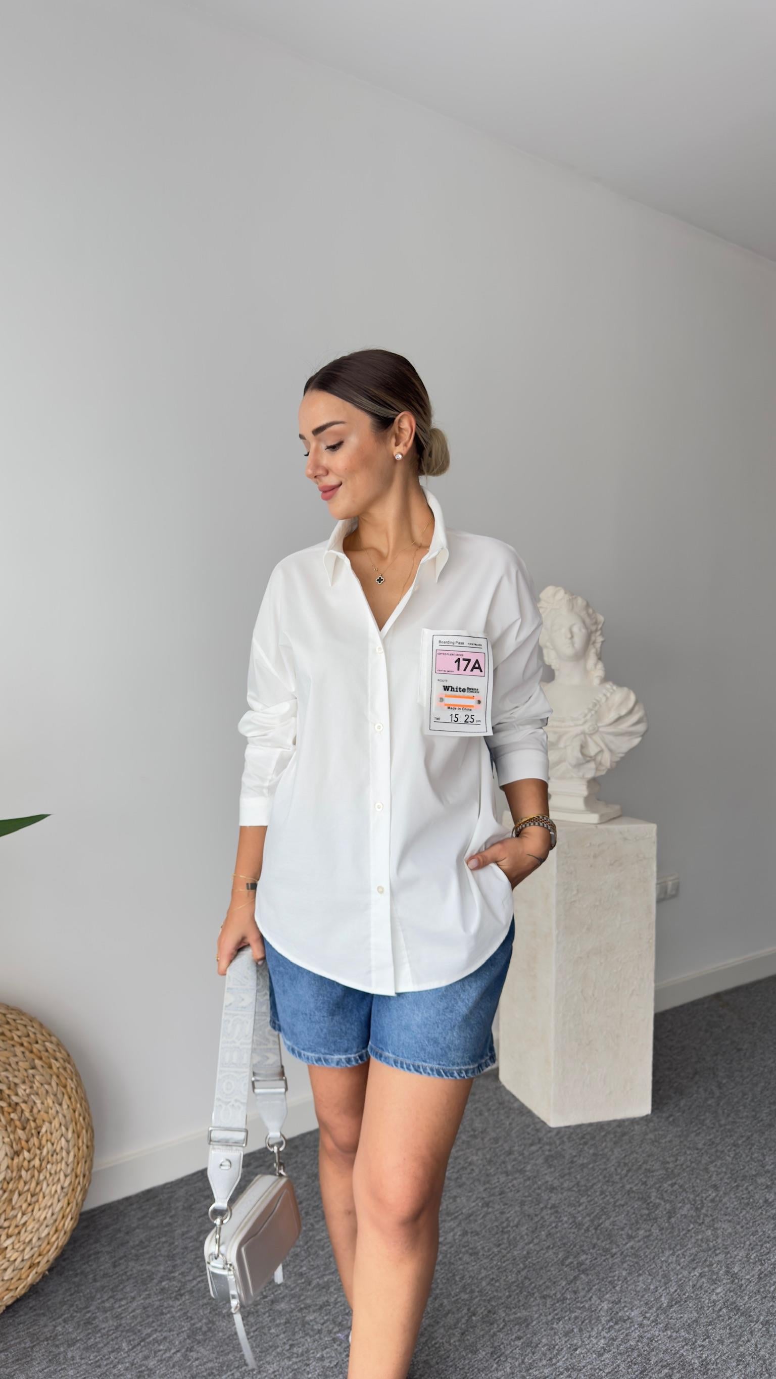 Randy Etiket Ve Sırt Detaylı Beyaz Gömlek