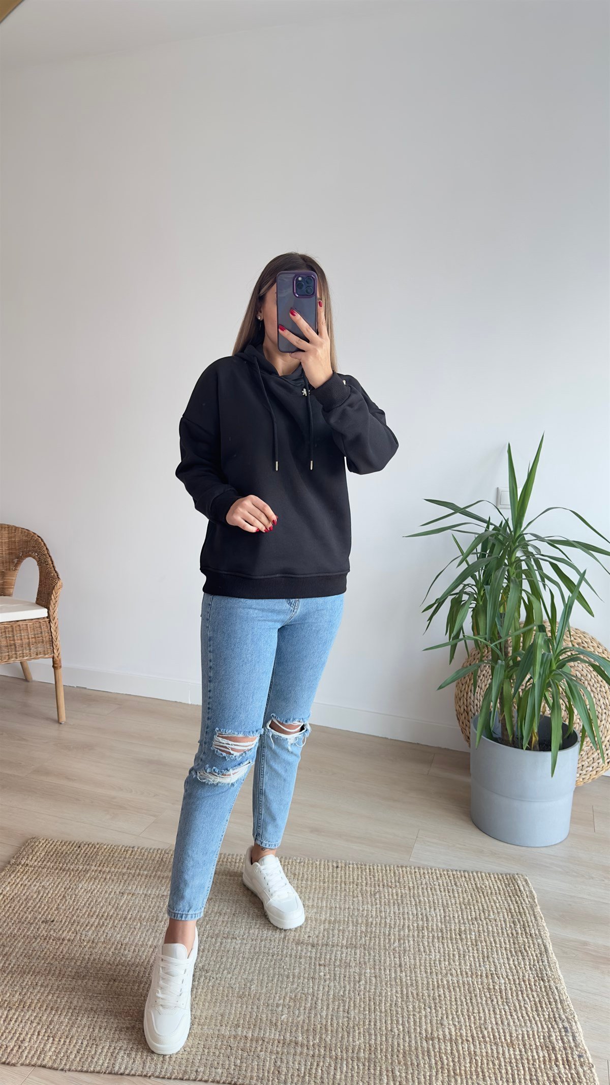 Omzu Taşlı Kapüşonlu Siyah Sweat