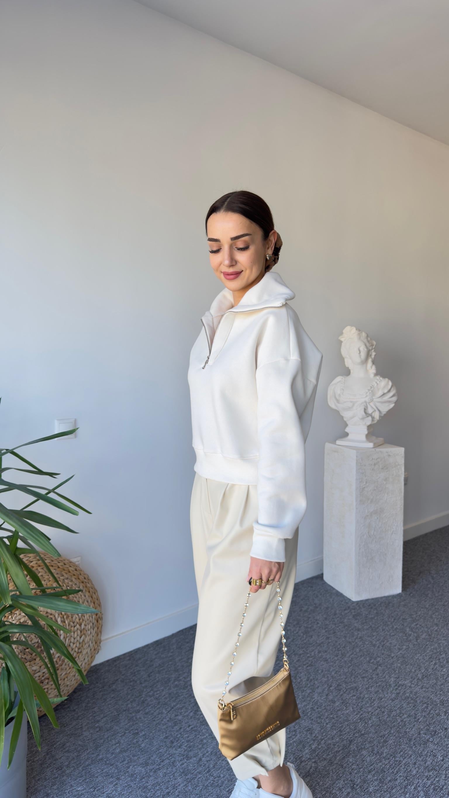 Dik Yaka Bej Fermuarlı Sweat