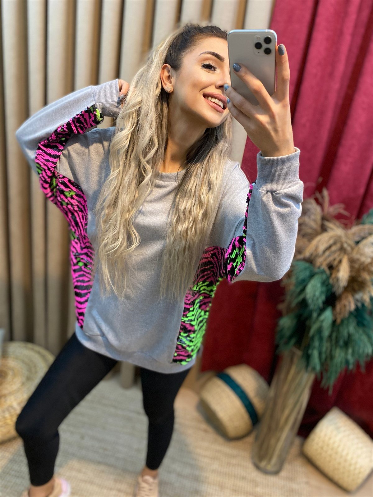 Gri Kolları Pullu Sweatshirt