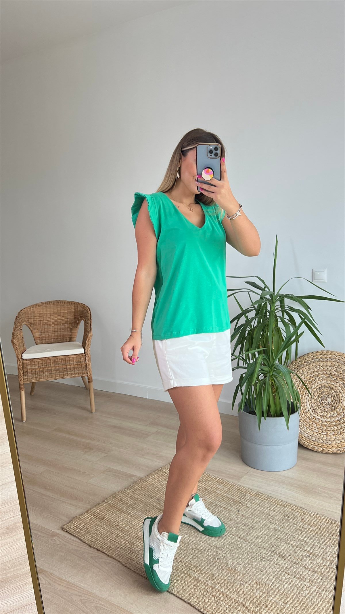 Kolları Volanlı V Yaka Yeşil Tshirt