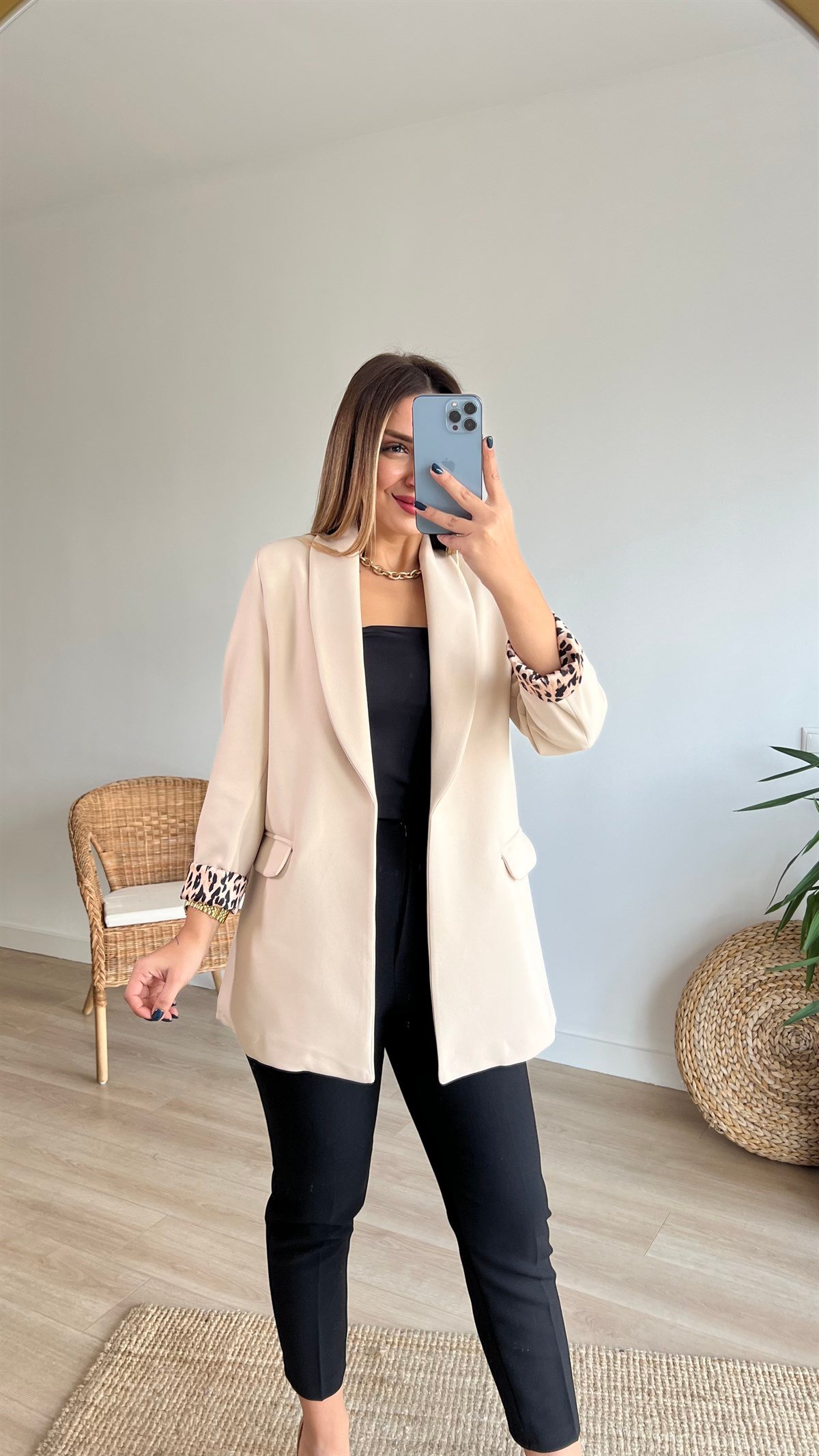 Leopar Astar Detaylı Bej Ceket