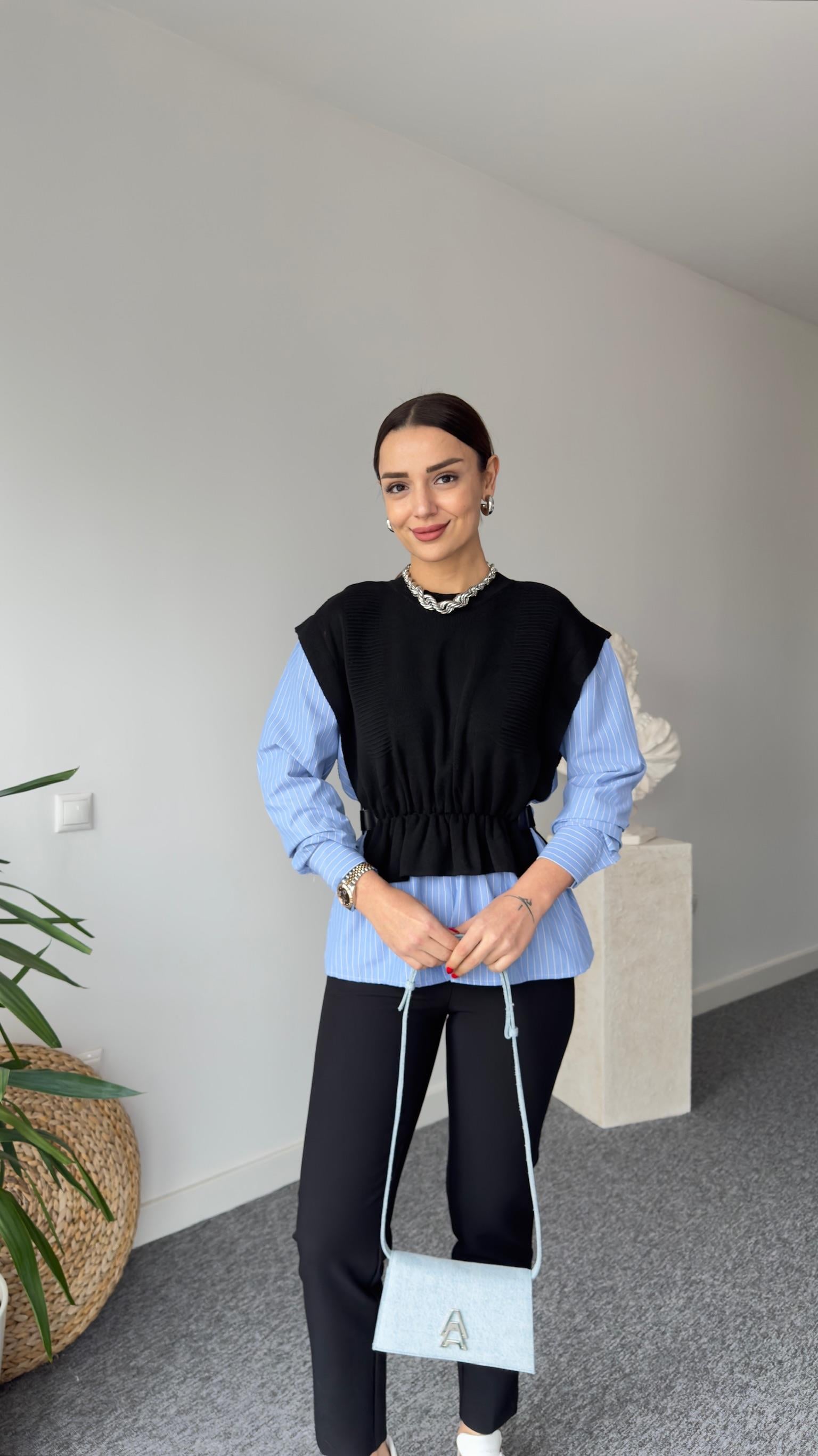 Riva Aksesuarlı Poplin Detay Siyah Triko