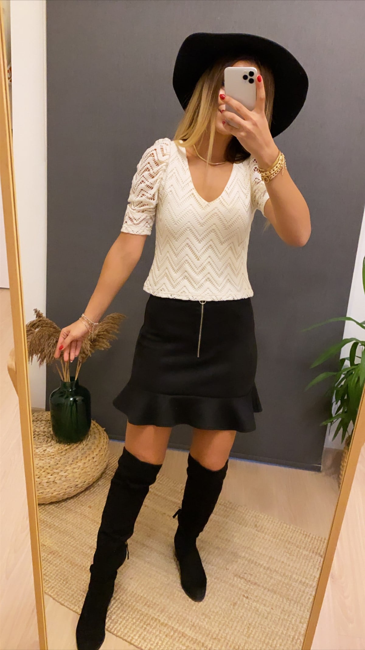 Dantel Detaylı Ekru Bluz