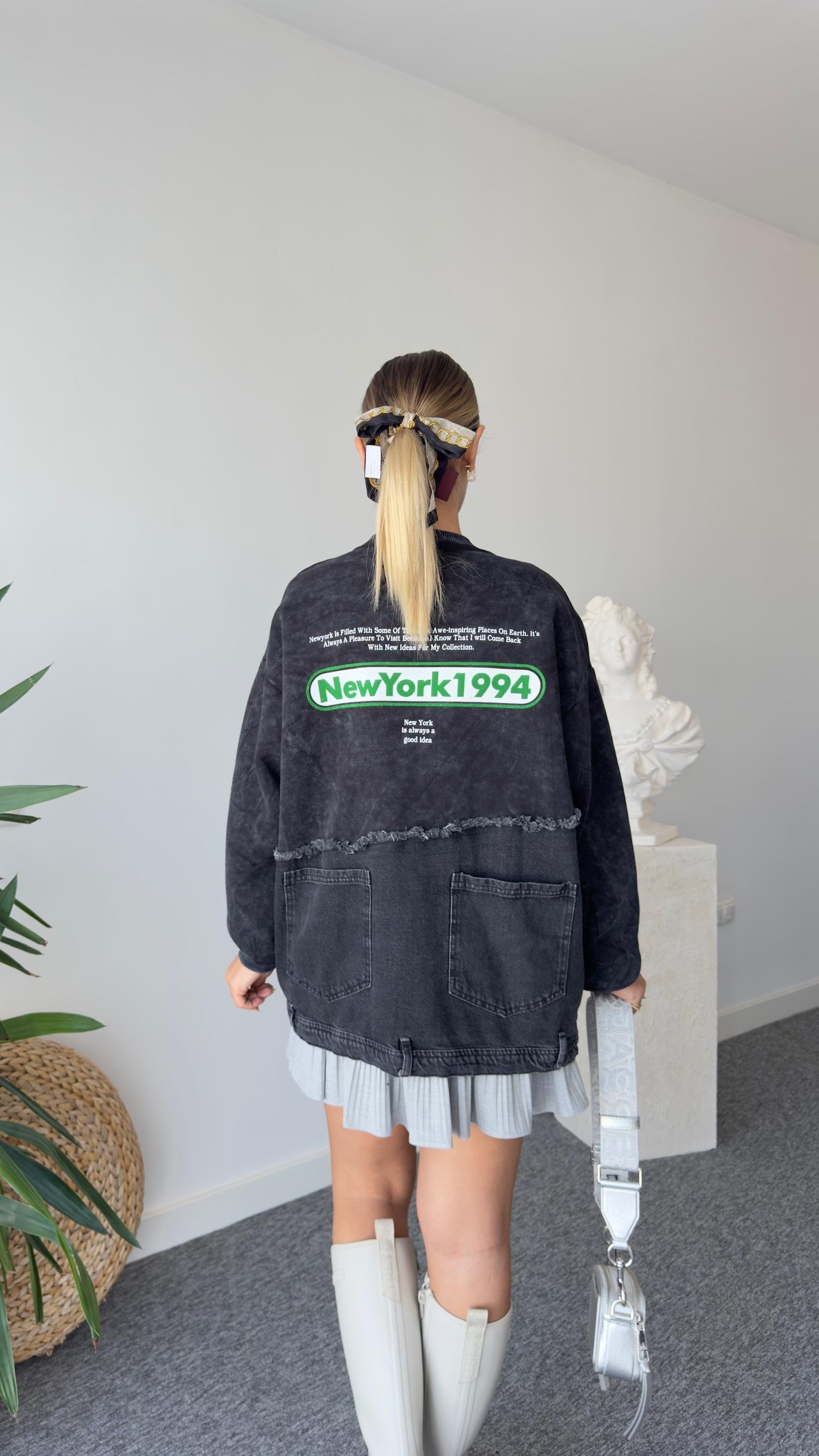 Altı Kotlu Düğme Detaylı Sweatshirt