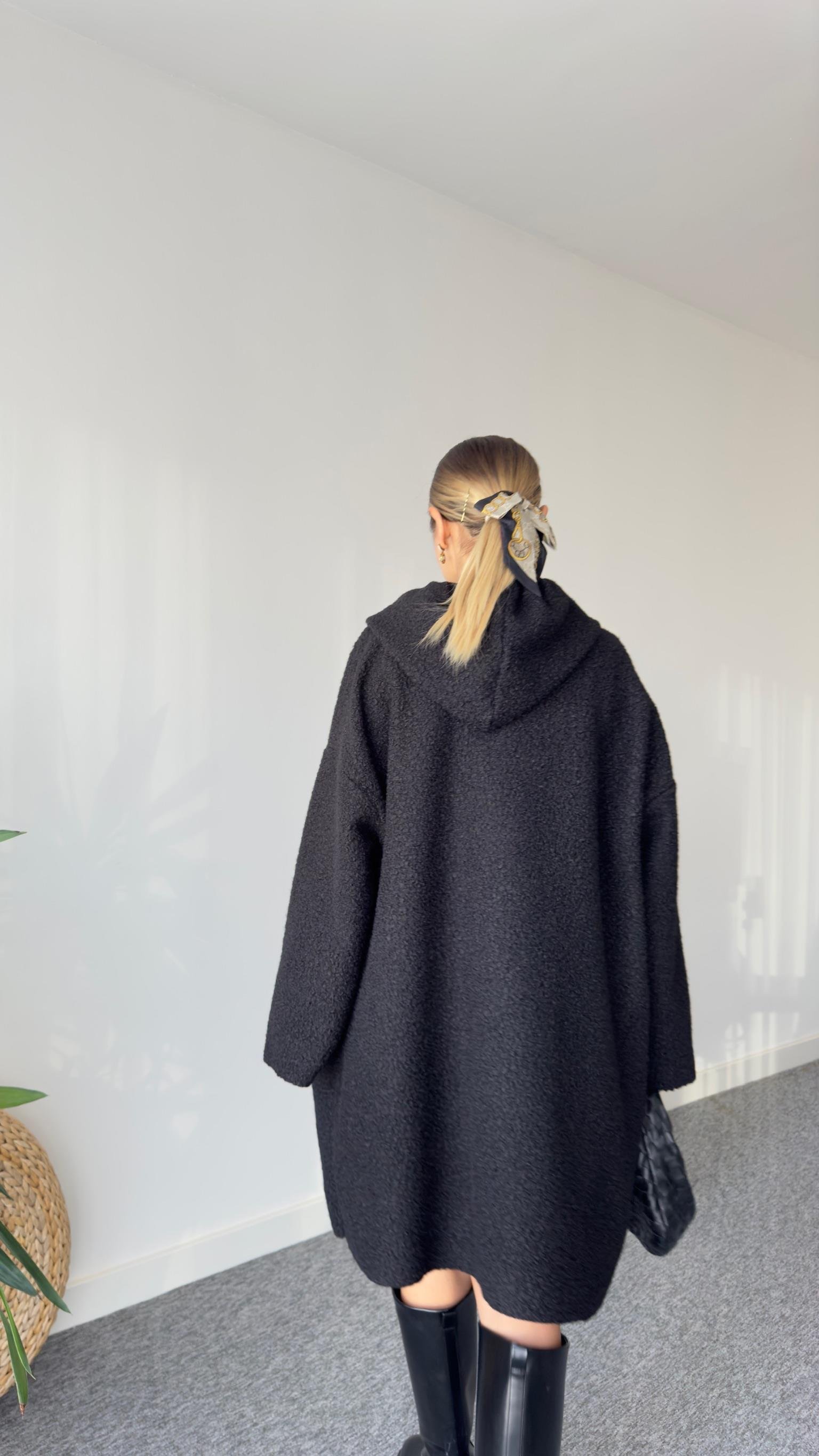 Arma Gold Detaylı Siyah Buklet Kaban