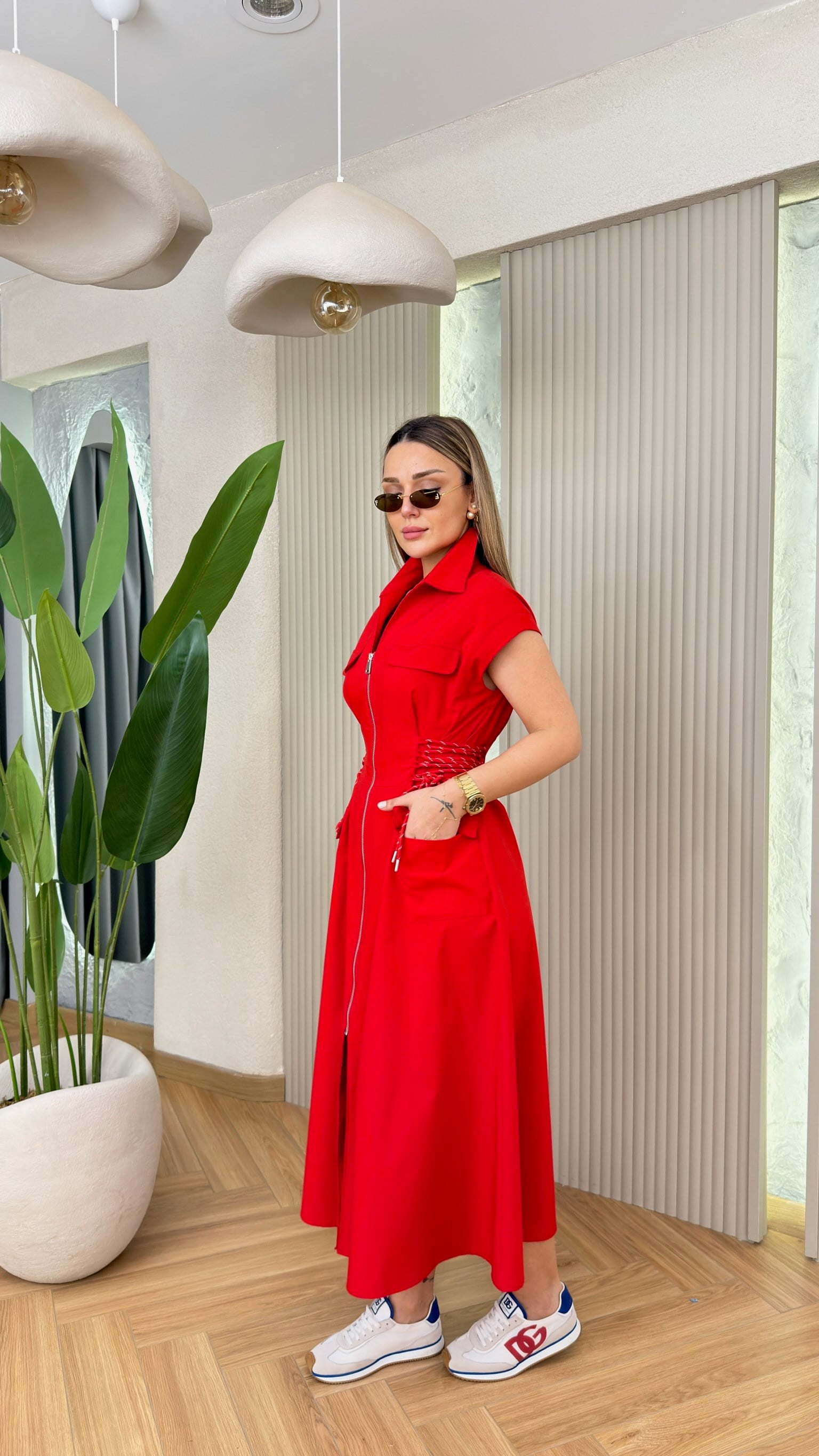 Kırmızı Yan Bağcık Detaylı Marka Model Elbise 