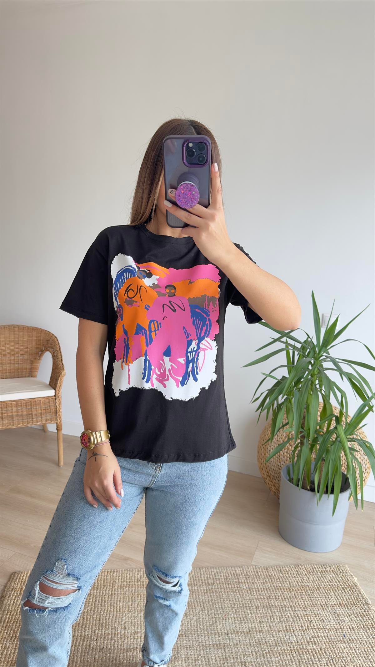 Renkli Kız Baskılı Siyah Tshirt