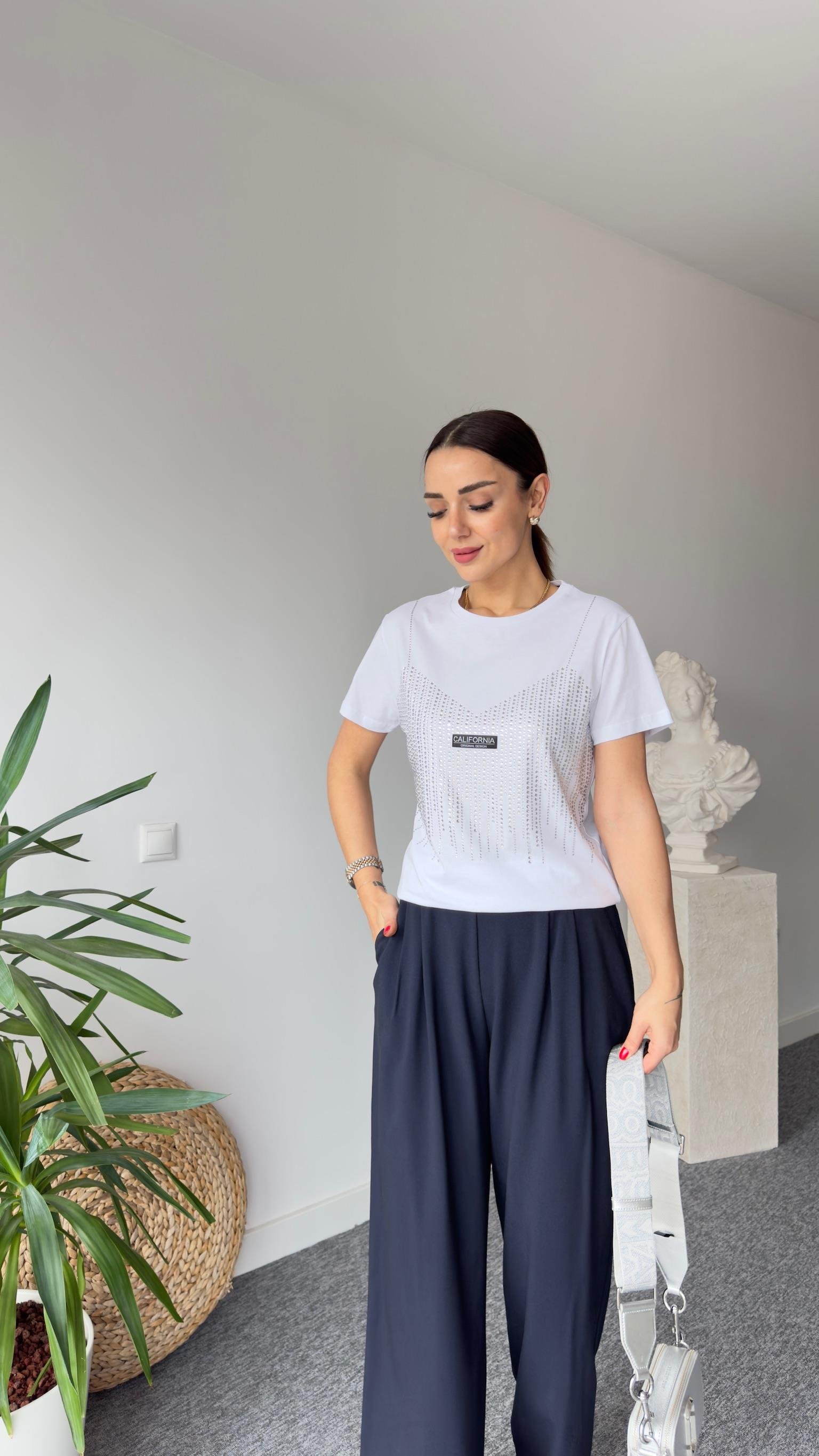 Xoxo Taşlı Beyaz Tshirt