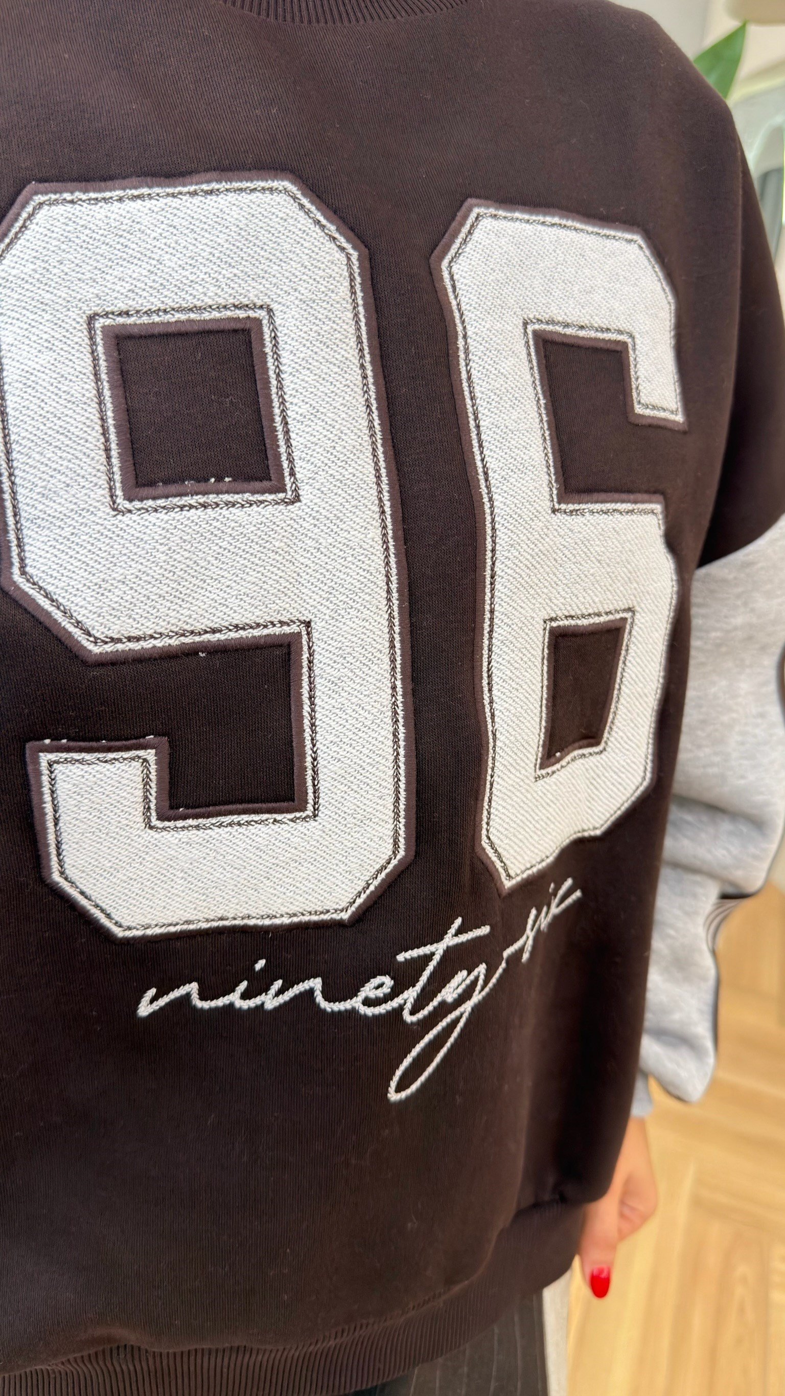 96 Yazılı Şerit Detaylı Sweatshirt