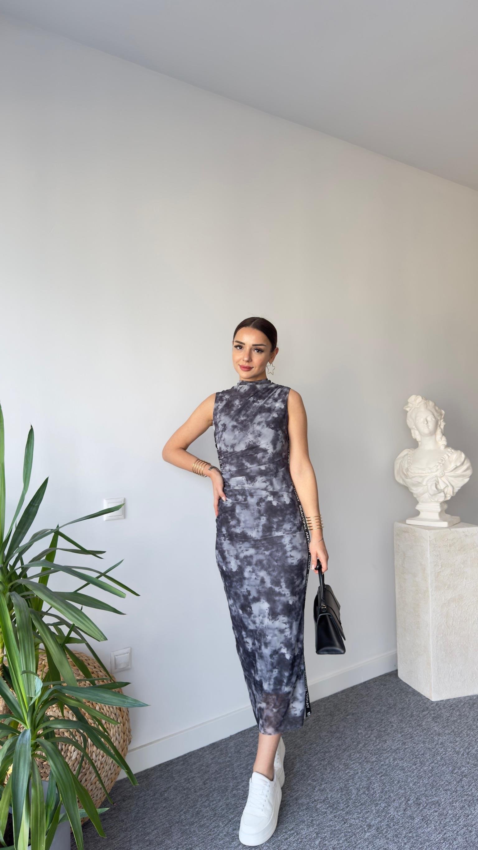 Yan Yazılı Batik Desen Sandy Elbise
