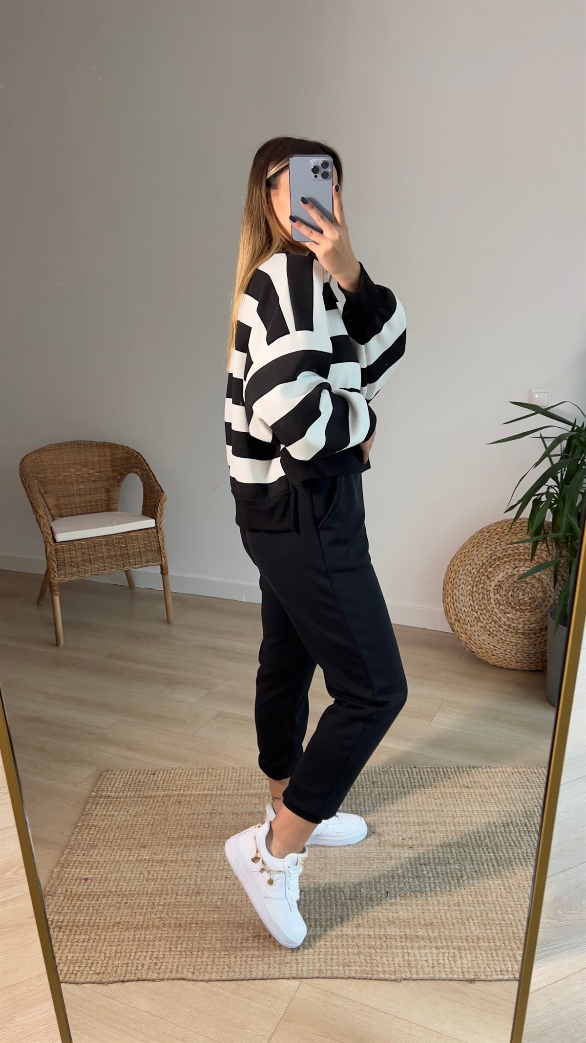 Siyah Beyaz Kalın Çizgili Şardonlu Sweat